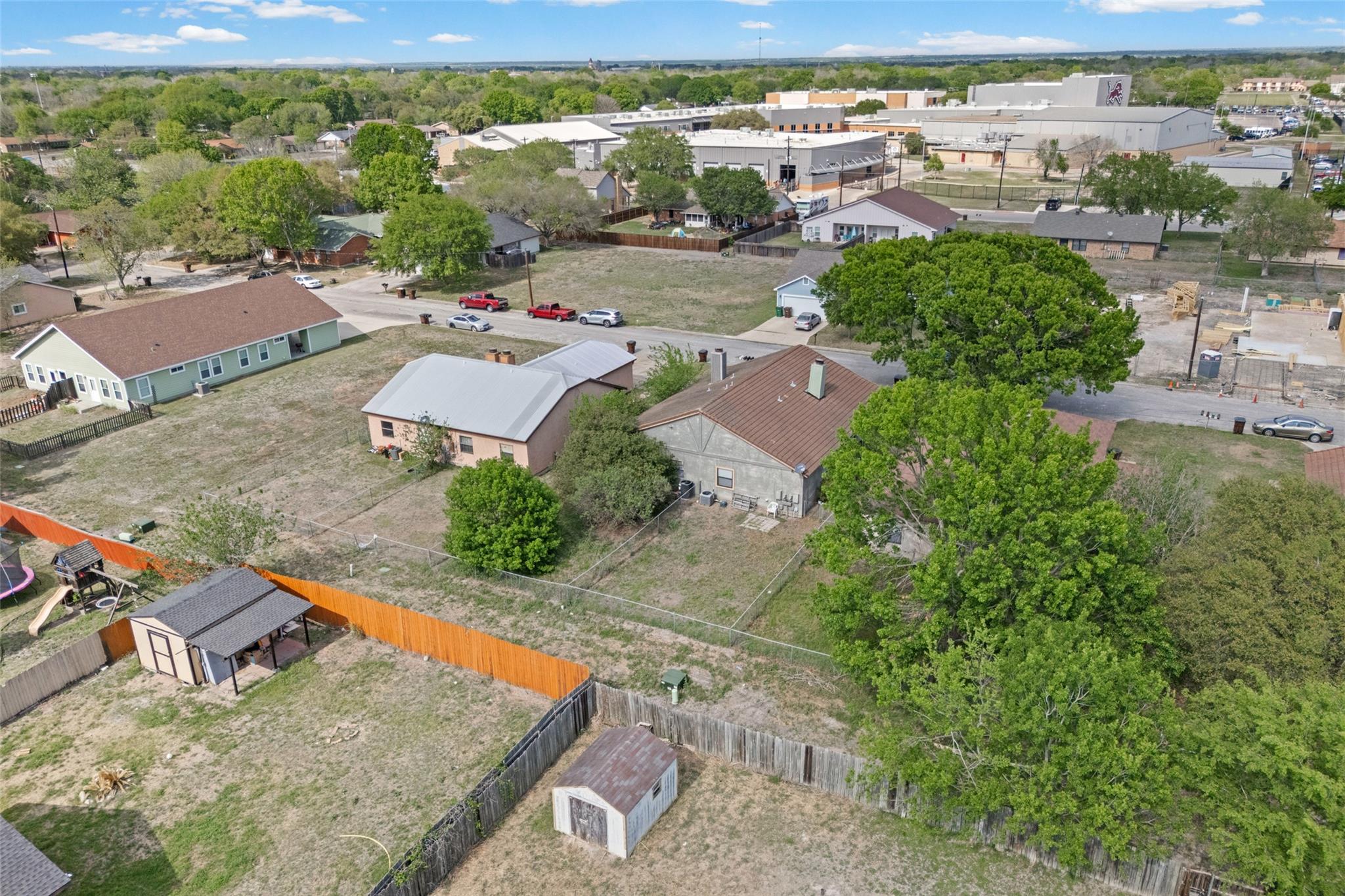 911 Crockett St, Lockhart, TX 78644