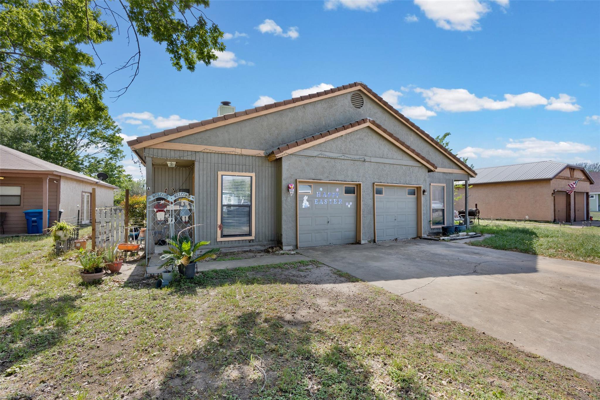911 Crockett St, Lockhart, TX 78644