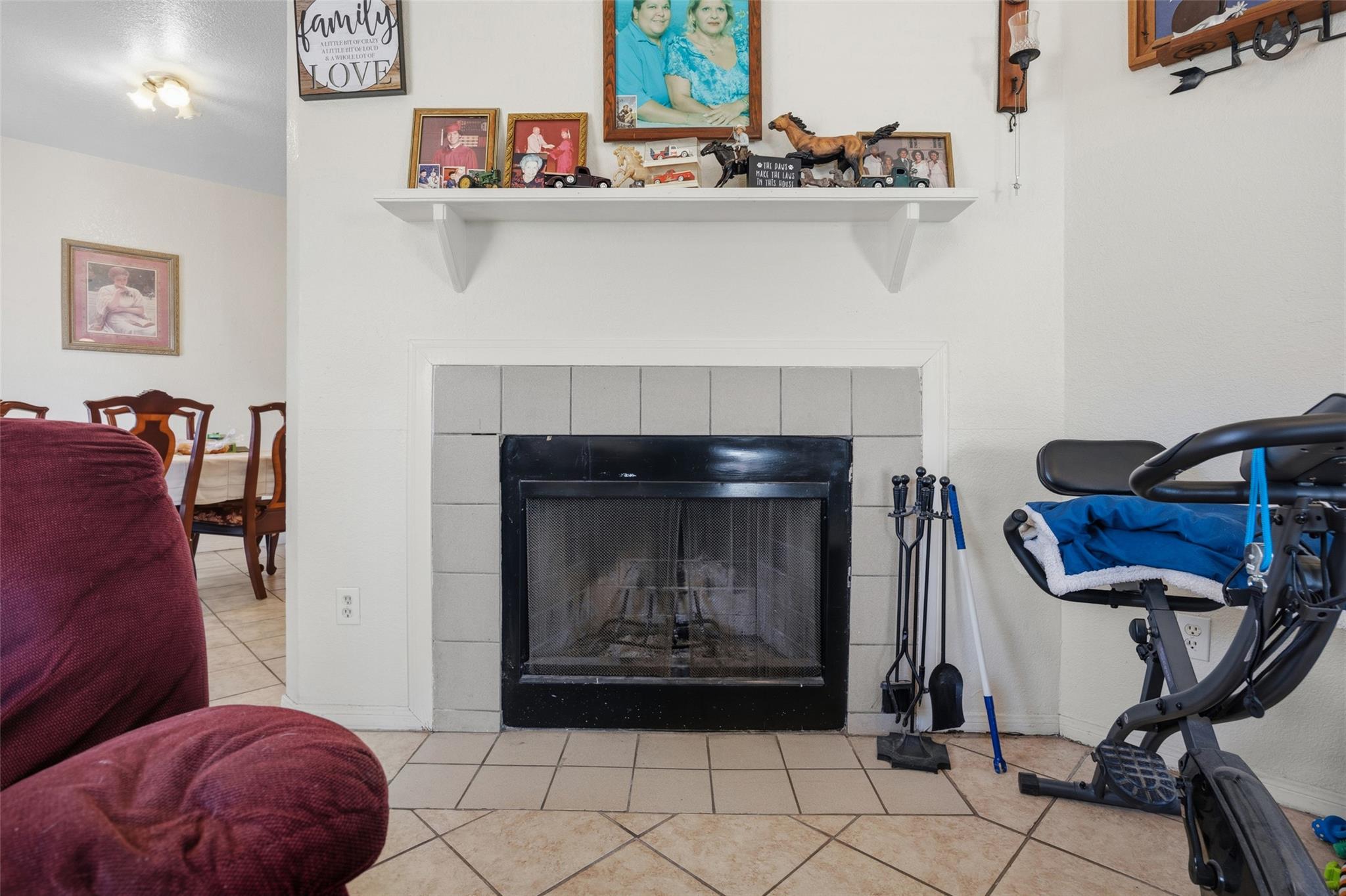 911 Crockett St, Lockhart, TX 78644