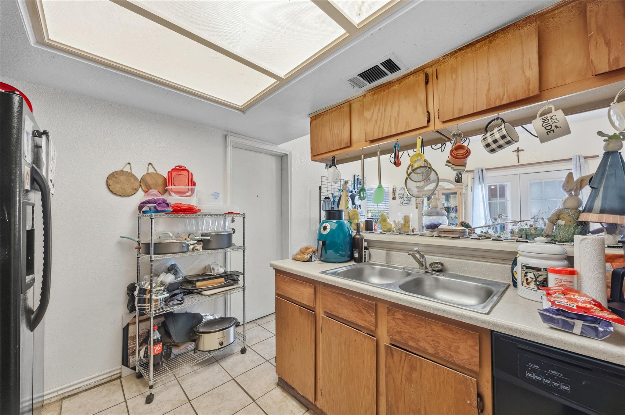 911 Crockett St, Lockhart, TX 78644