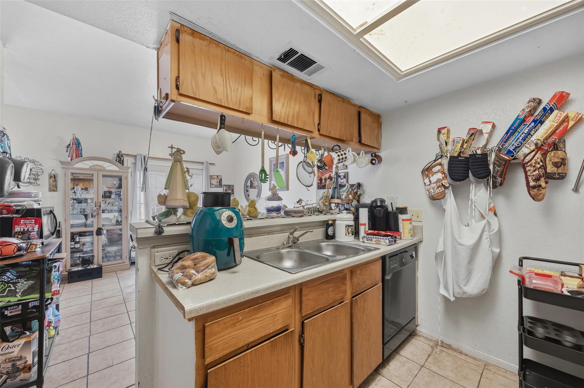 911 Crockett St, Lockhart, TX 78644