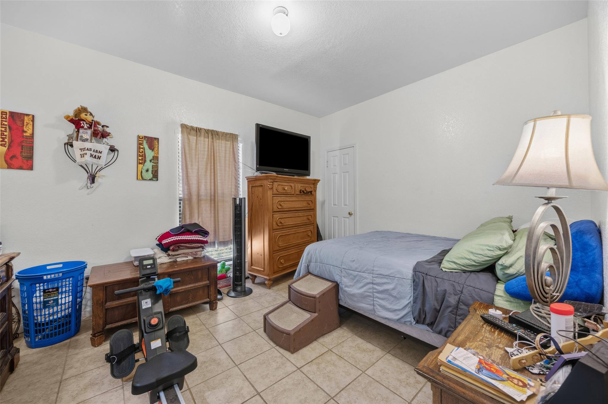 911 Crockett St, Lockhart, TX 78644