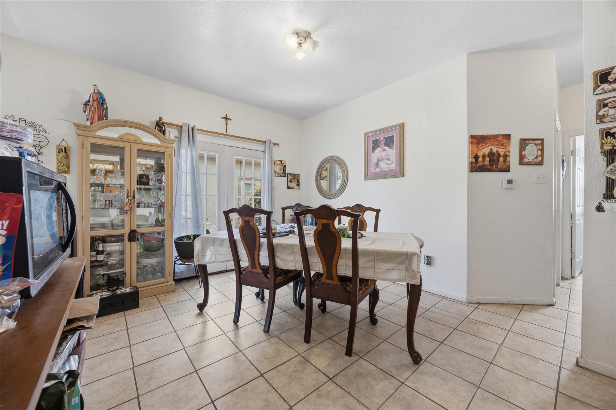 911 Crockett St, Lockhart, TX 78644