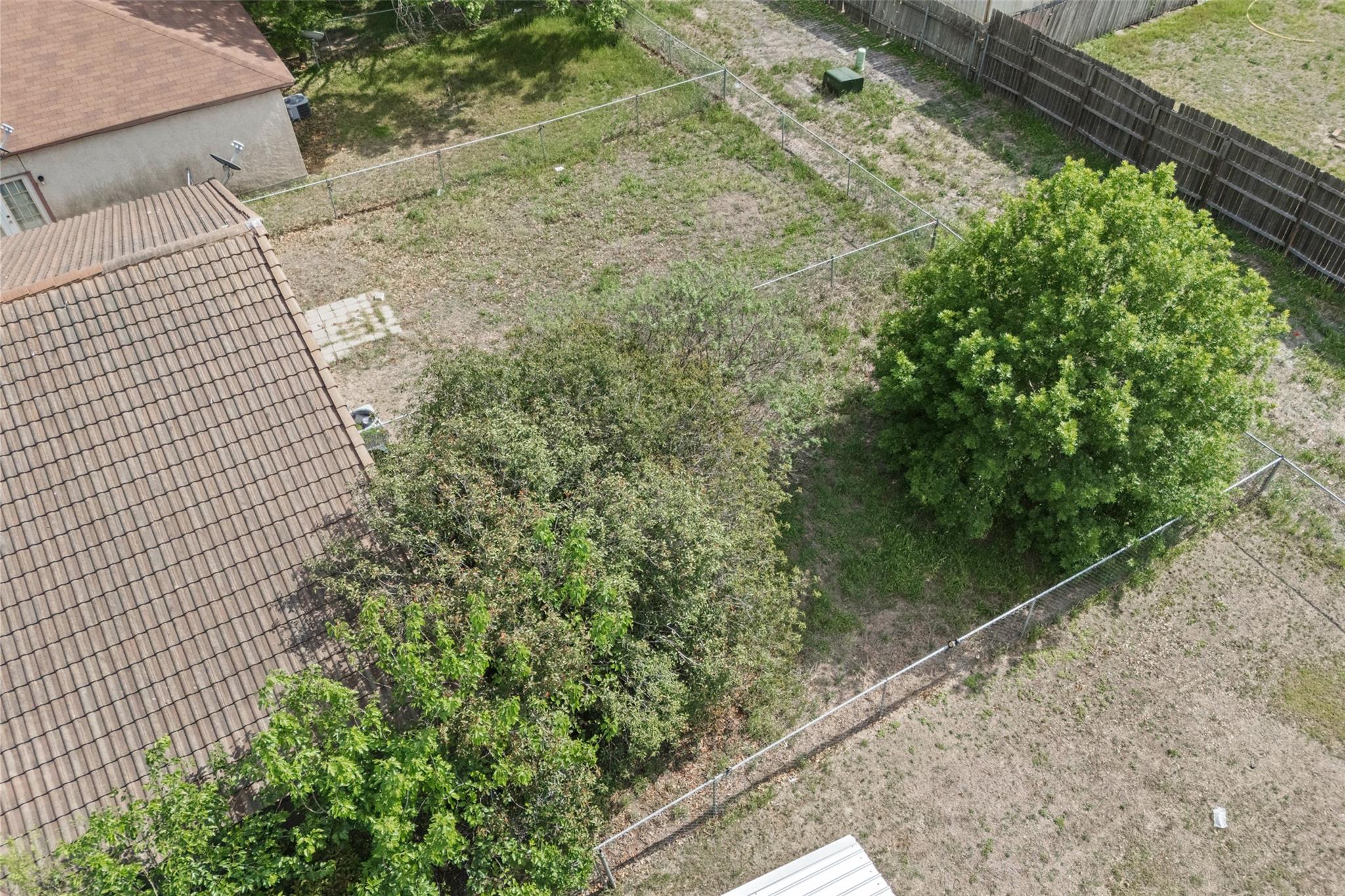 911 Crockett St, Lockhart, TX 78644