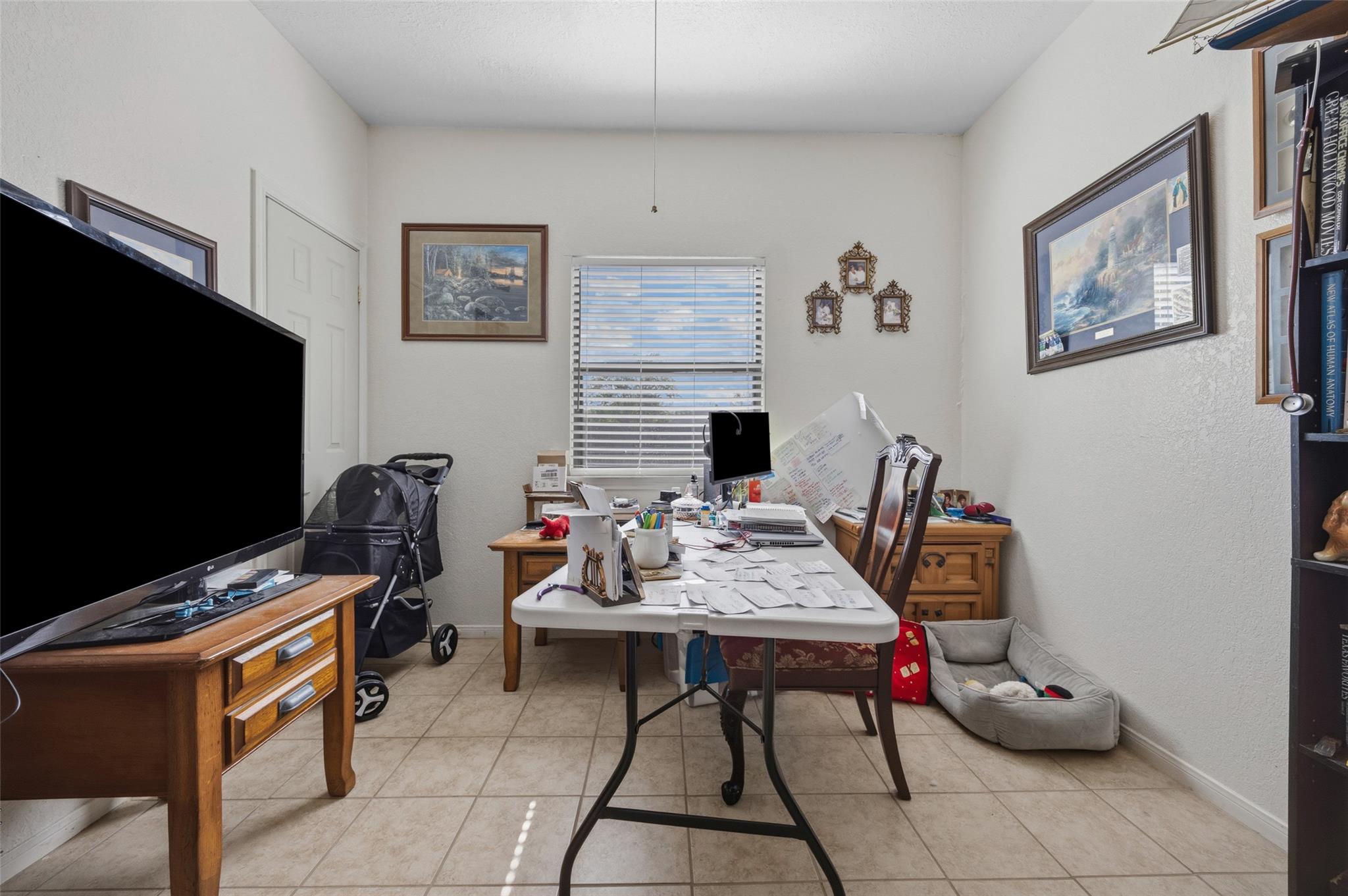 911 Crockett St, Lockhart, TX 78644