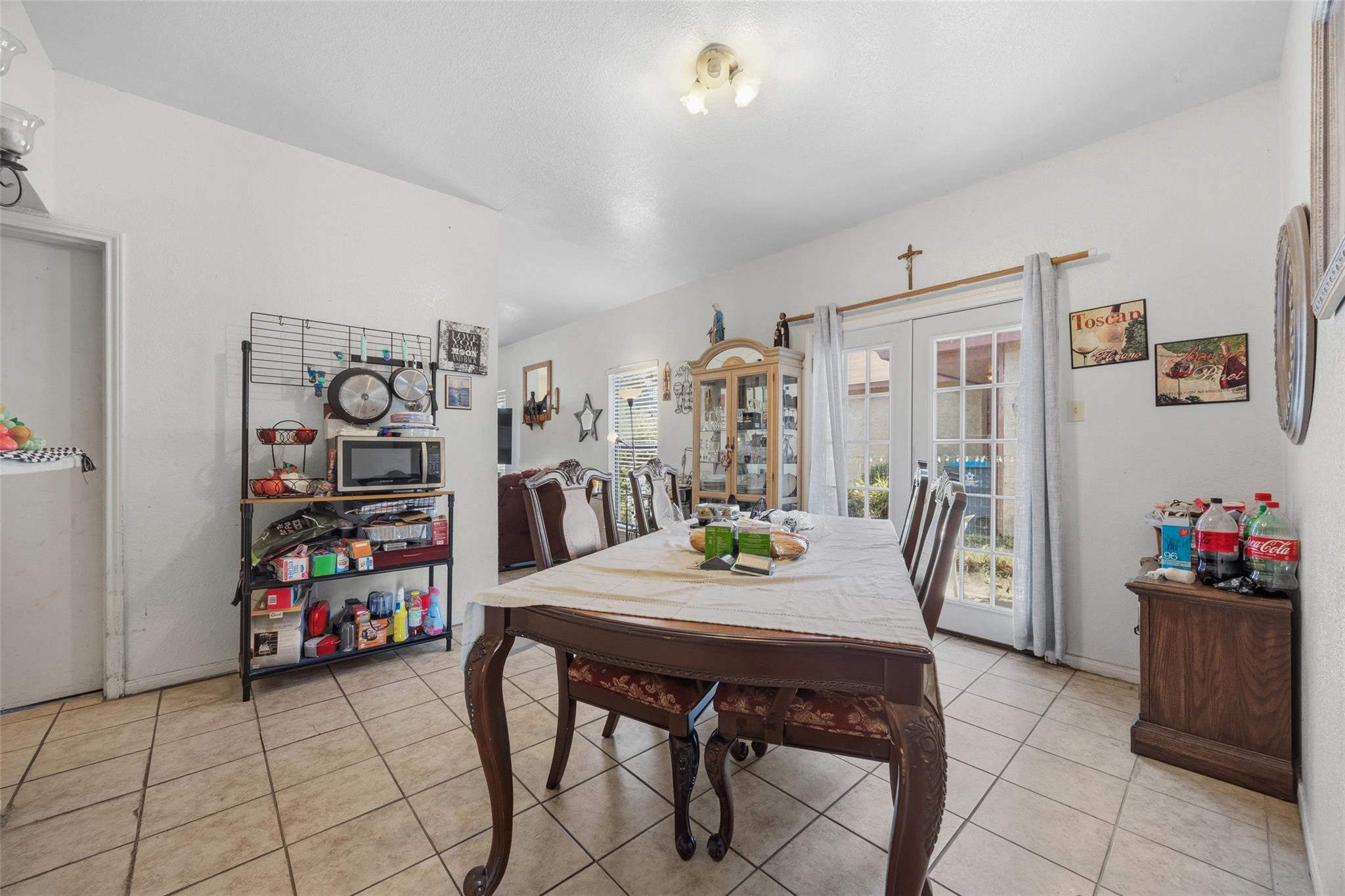 911 Crockett St, Lockhart, TX 78644