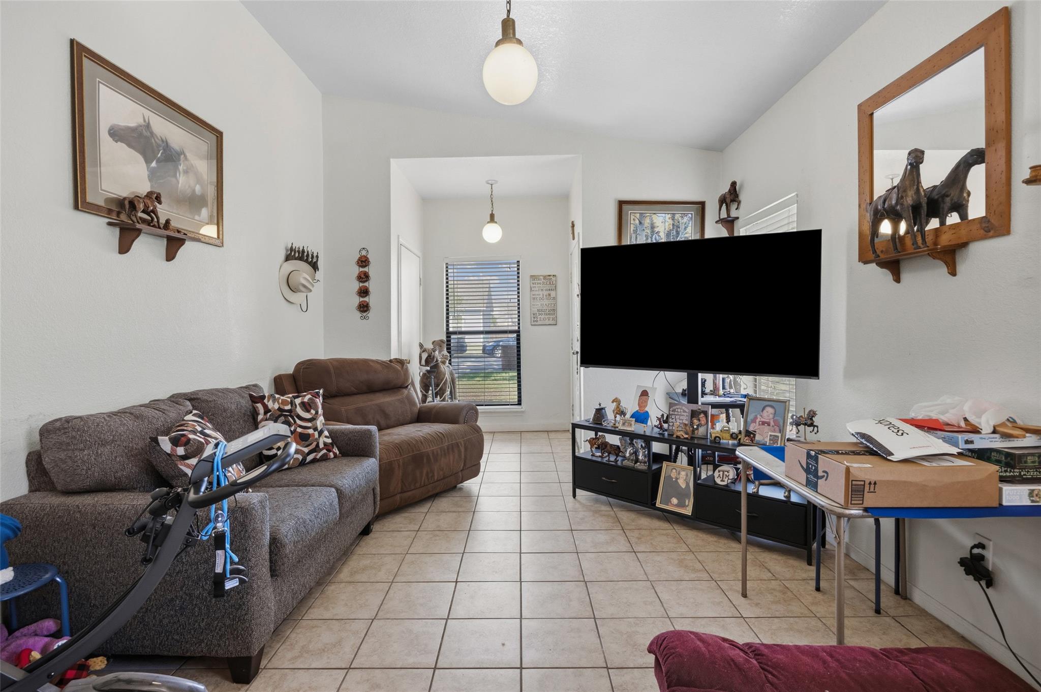 911 Crockett St, Lockhart, TX 78644