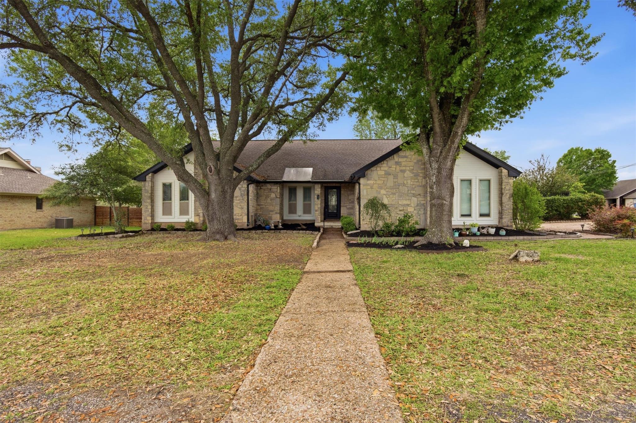 201 Towhee Dr, Buda, TX 78610