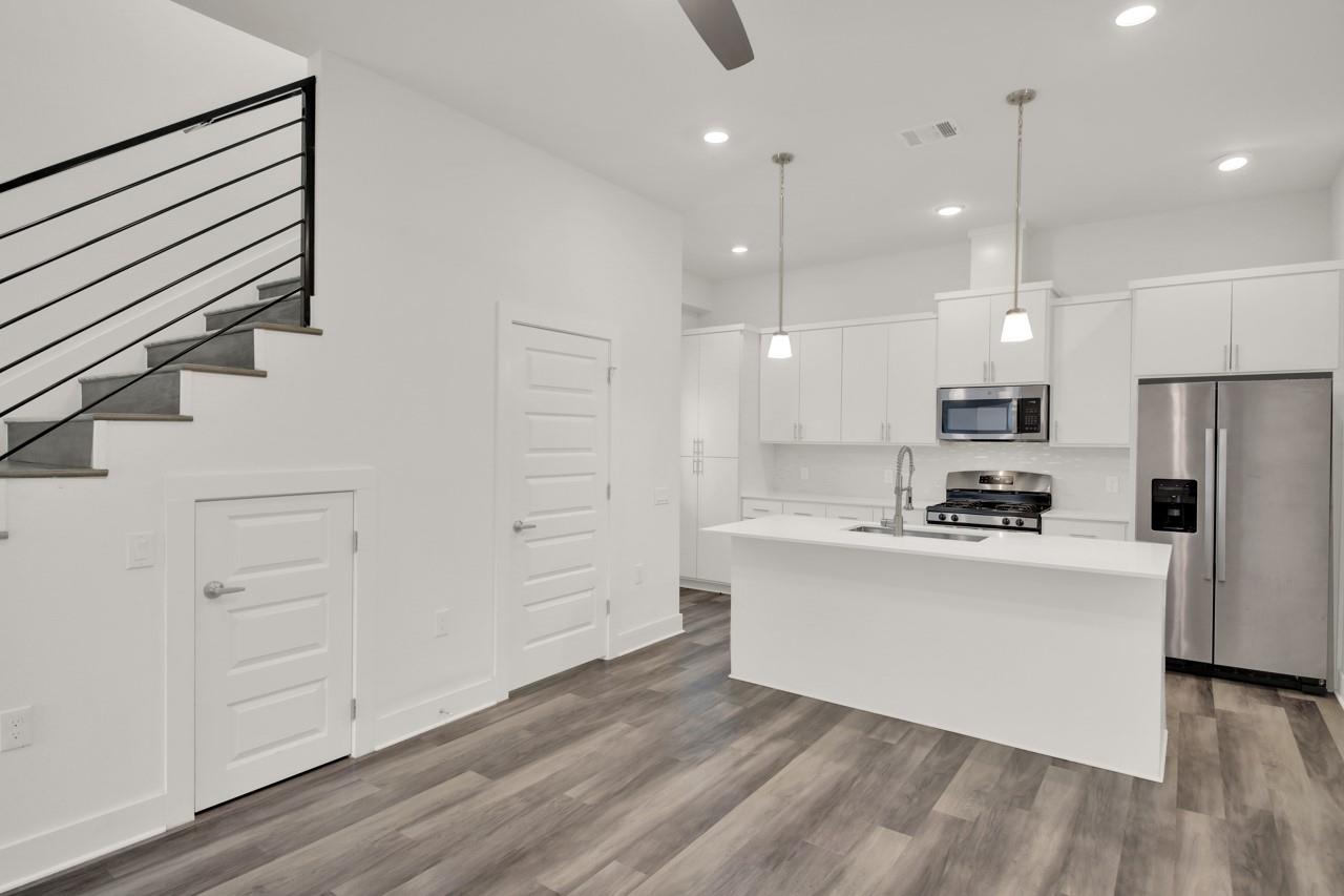 6325 Ponca St # B, Austin, TX 78741