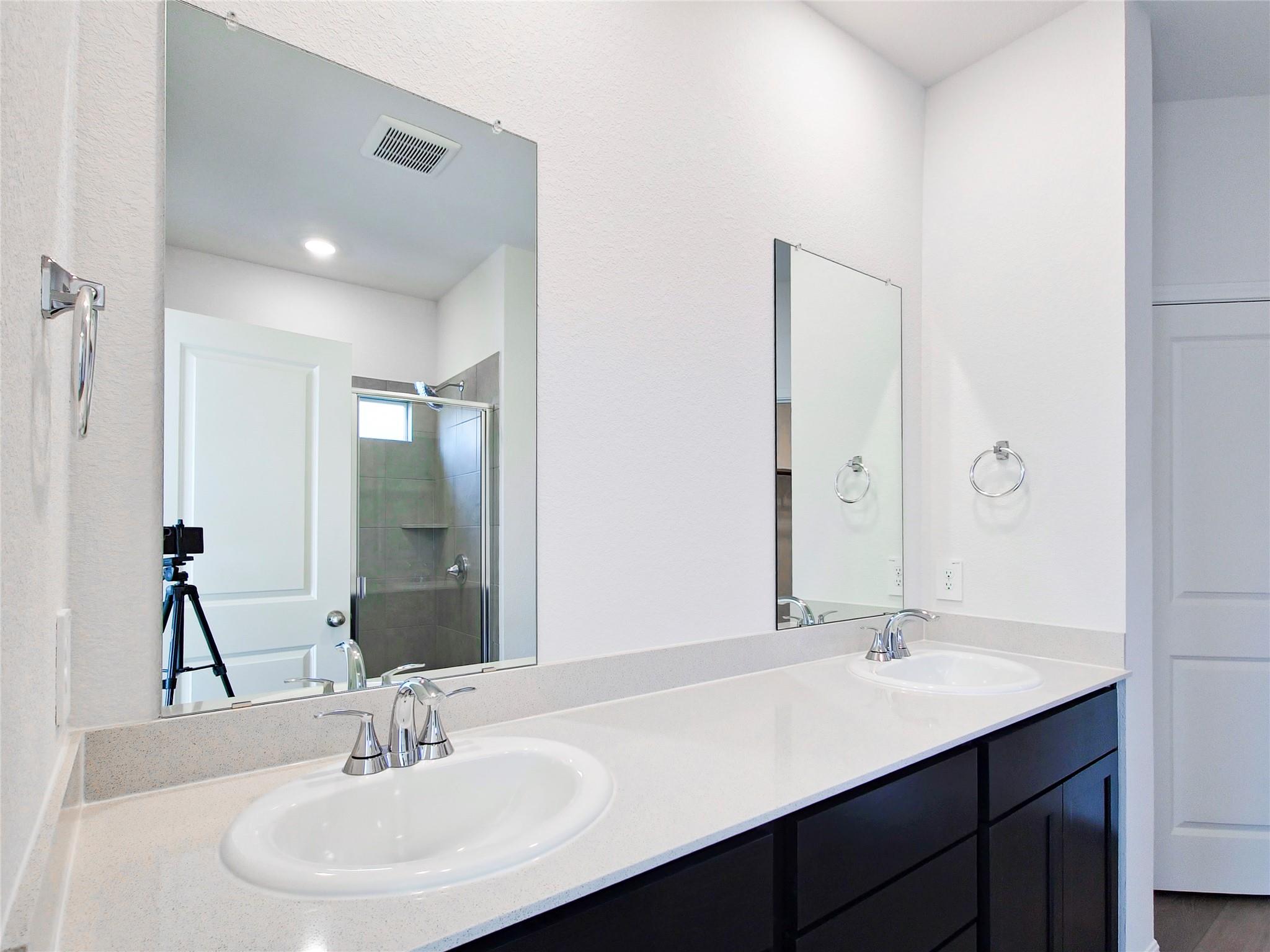 136 Holmby Dr, Hutto, TX 78634