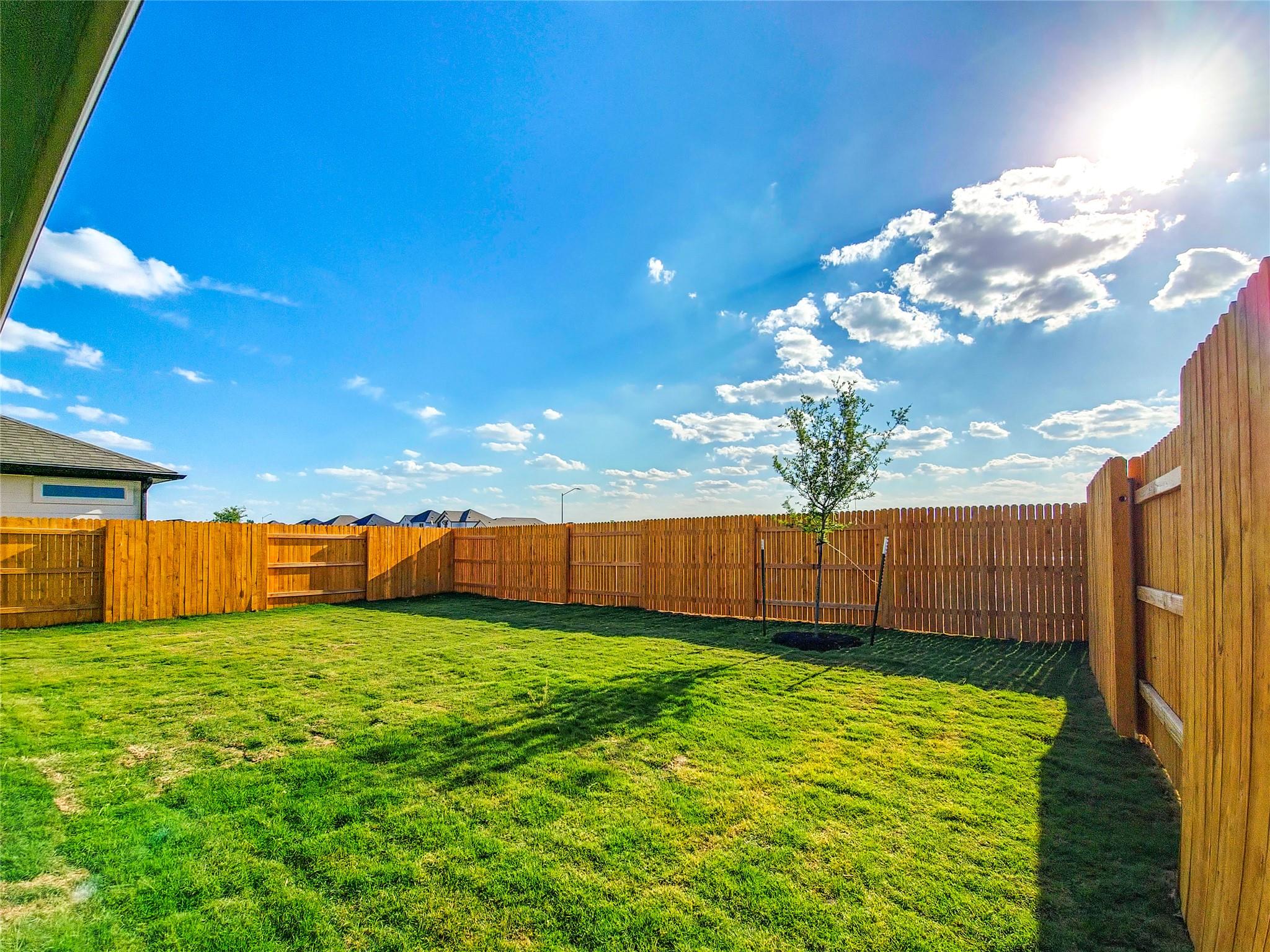 136 Holmby Dr, Hutto, TX 78634