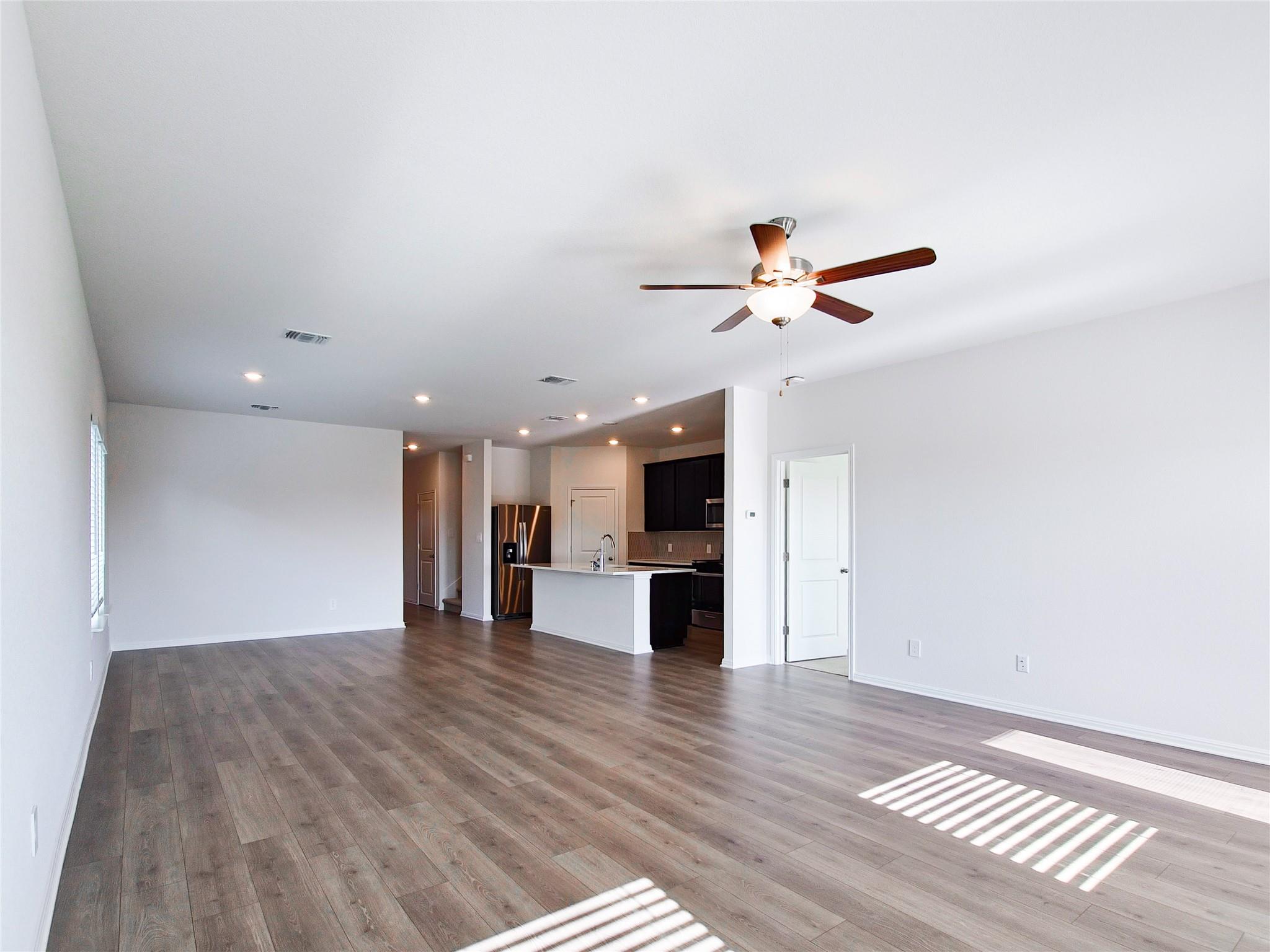 136 Holmby Dr, Hutto, TX 78634