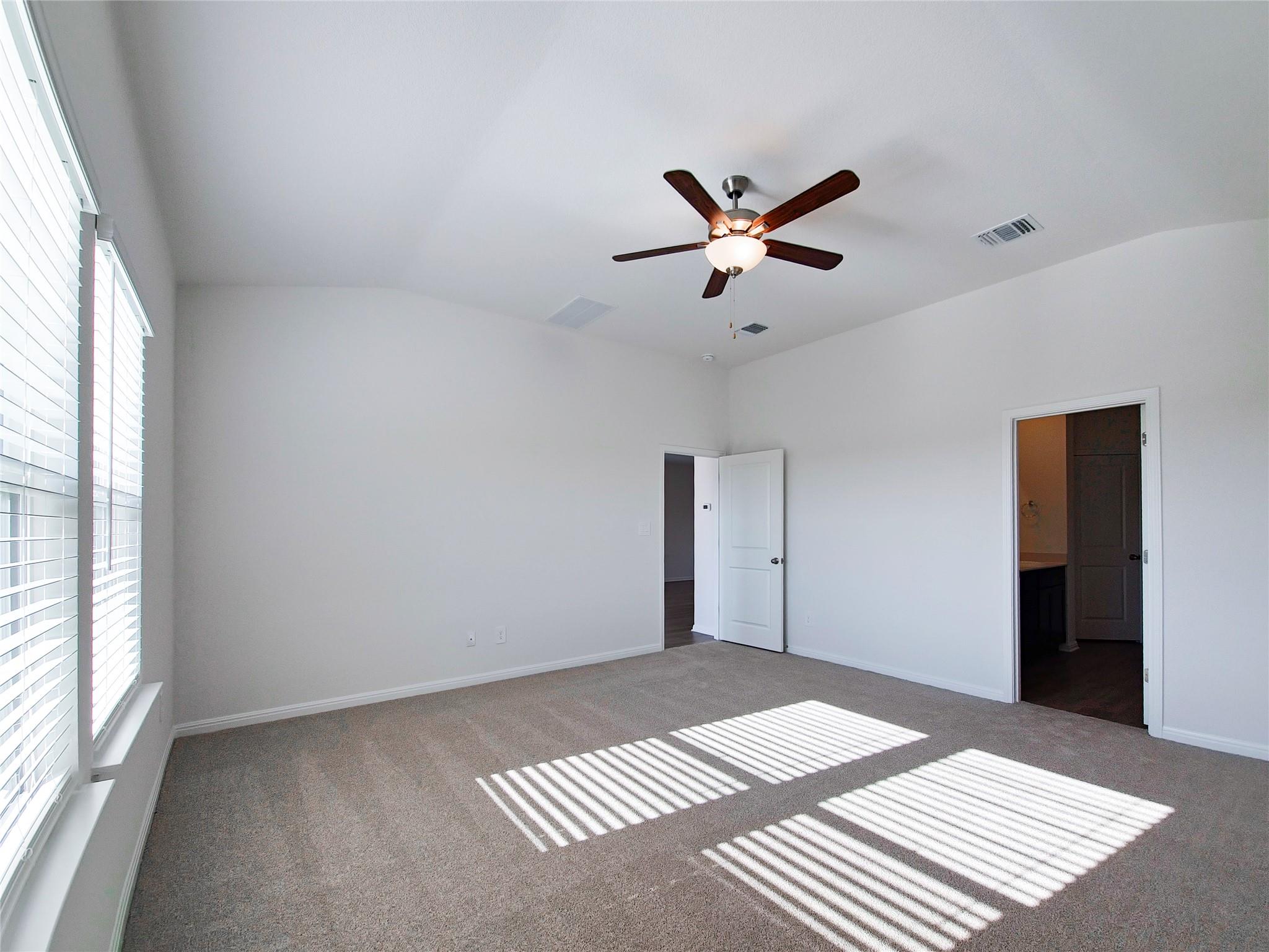 136 Holmby Dr, Hutto, TX 78634