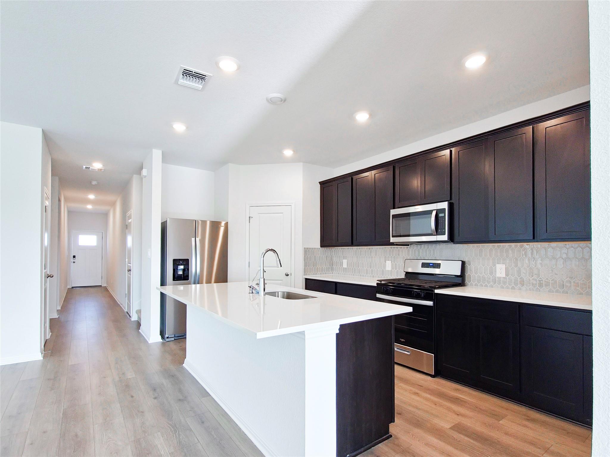 136 Holmby Dr, Hutto, TX 78634