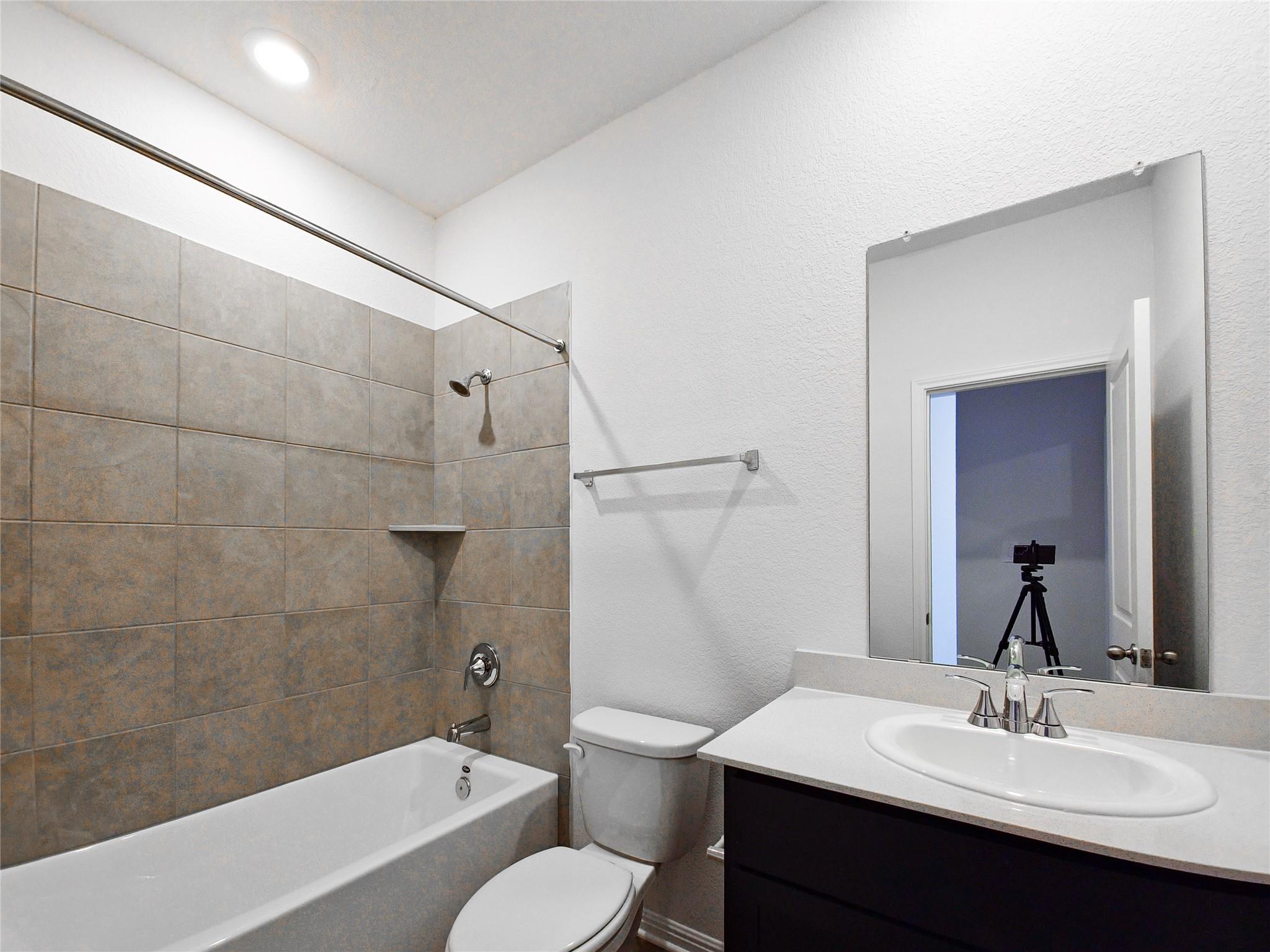 136 Holmby Dr, Hutto, TX 78634