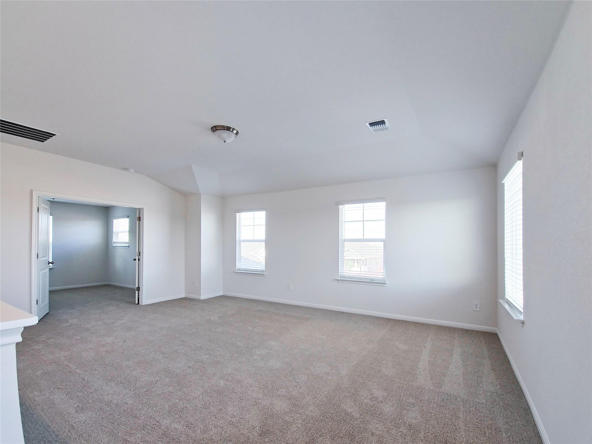 136 Holmby Dr, Hutto, TX 78634