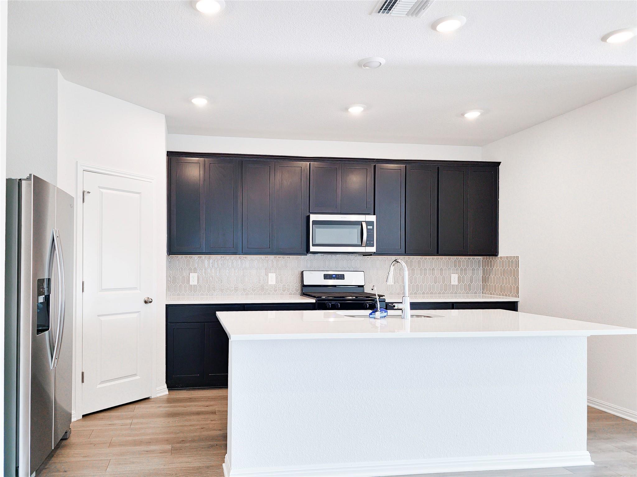 136 Holmby Dr, Hutto, TX 78634