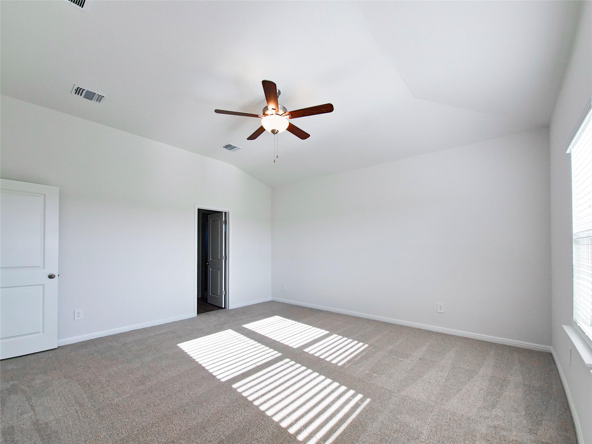 136 Holmby Dr, Hutto, TX 78634