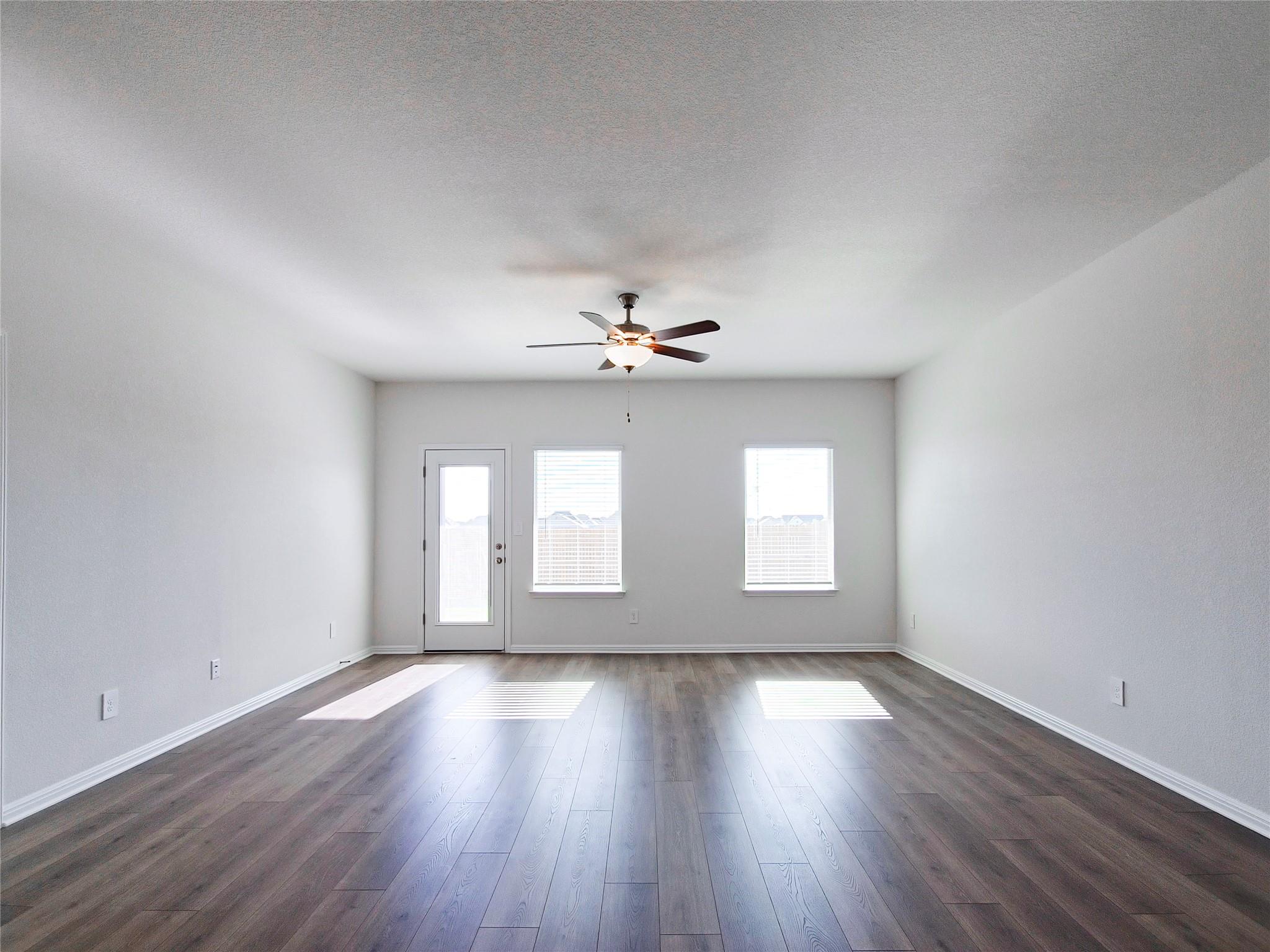 136 Holmby Dr, Hutto, TX 78634