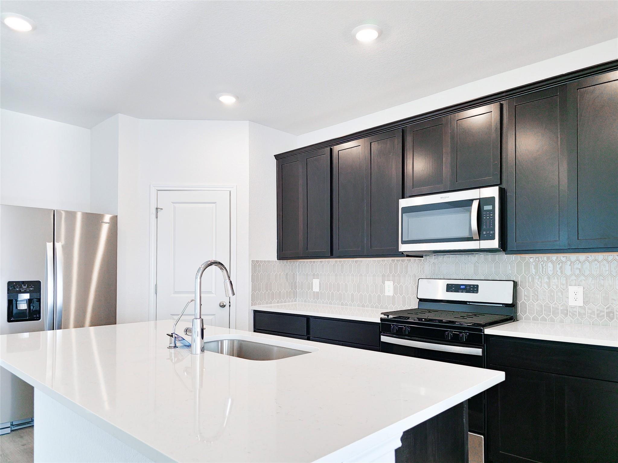 136 Holmby Dr, Hutto, TX 78634