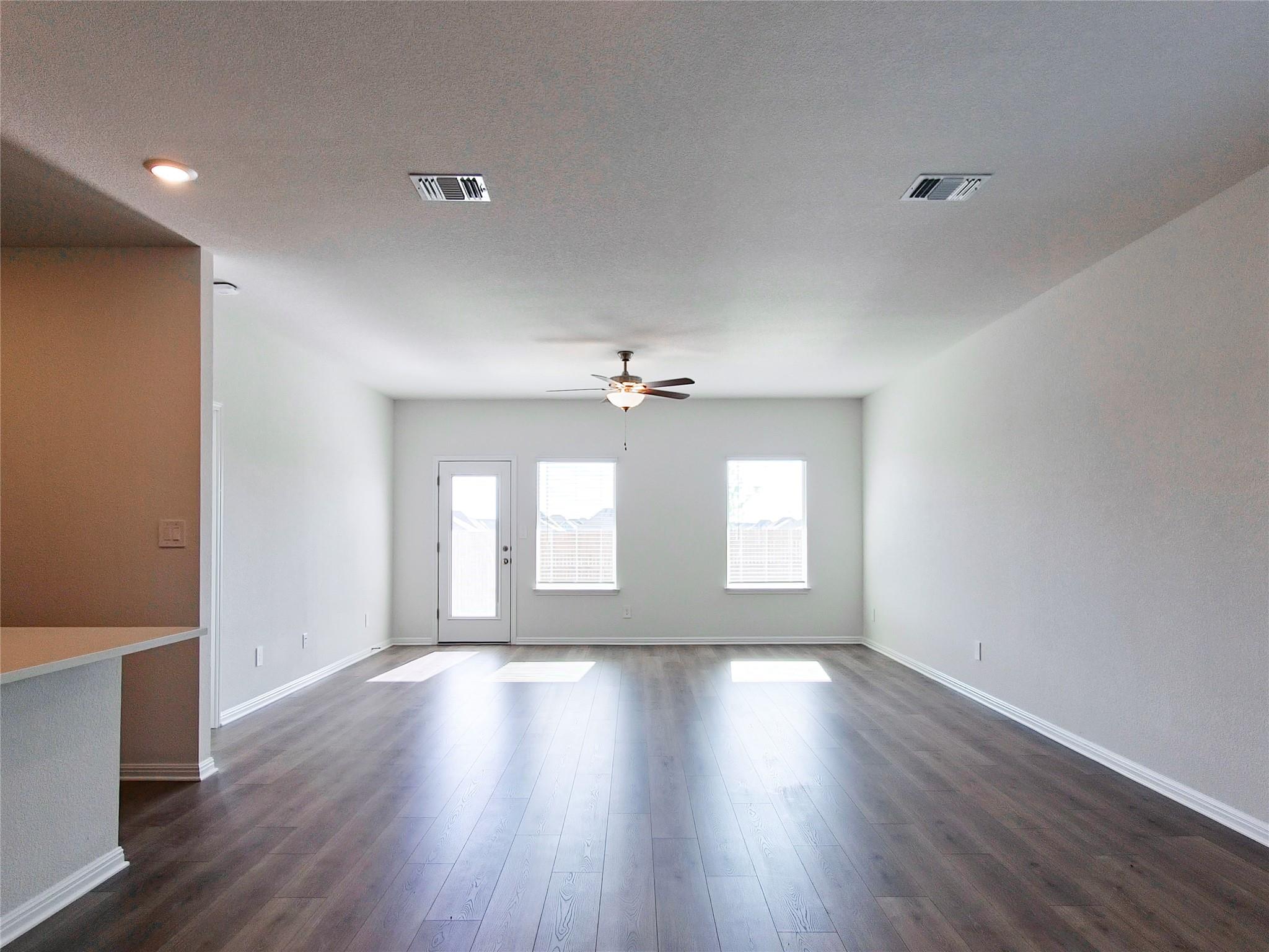 136 Holmby Dr, Hutto, TX 78634