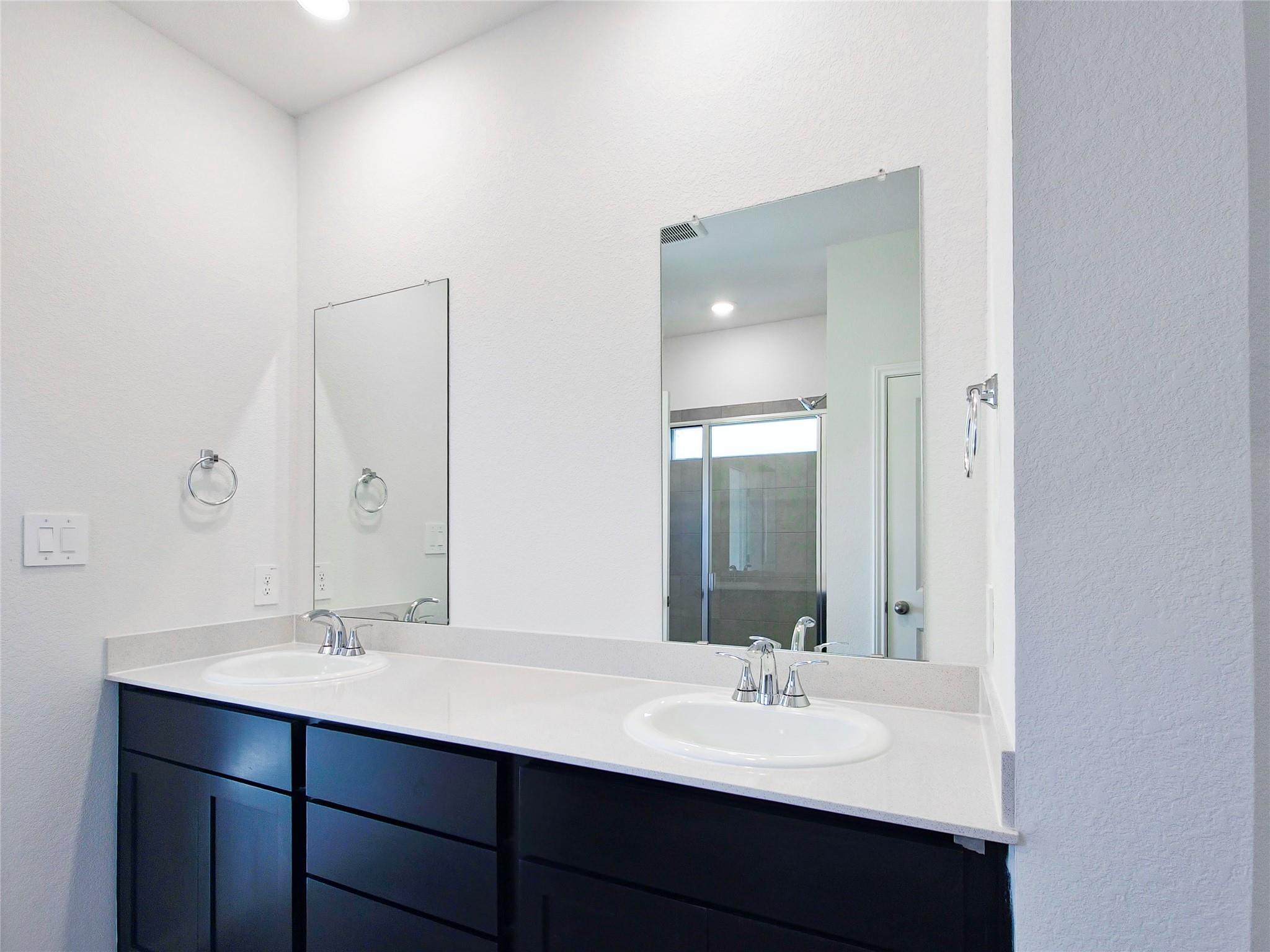 136 Holmby Dr, Hutto, TX 78634