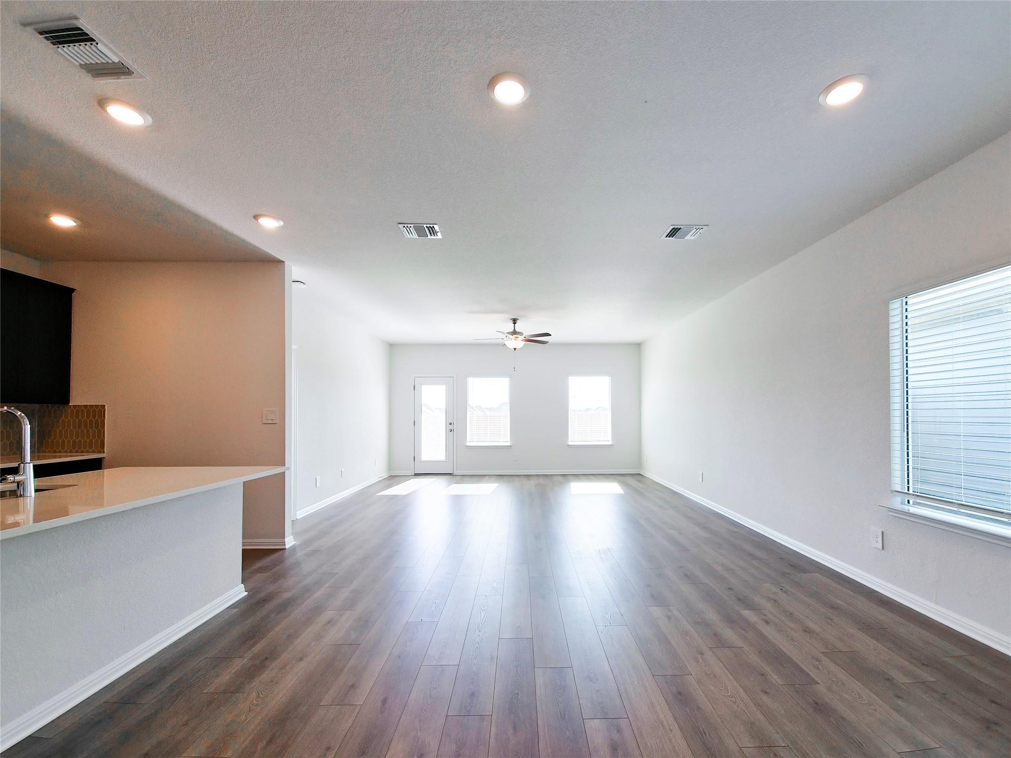 136 Holmby Dr, Hutto, TX 78634