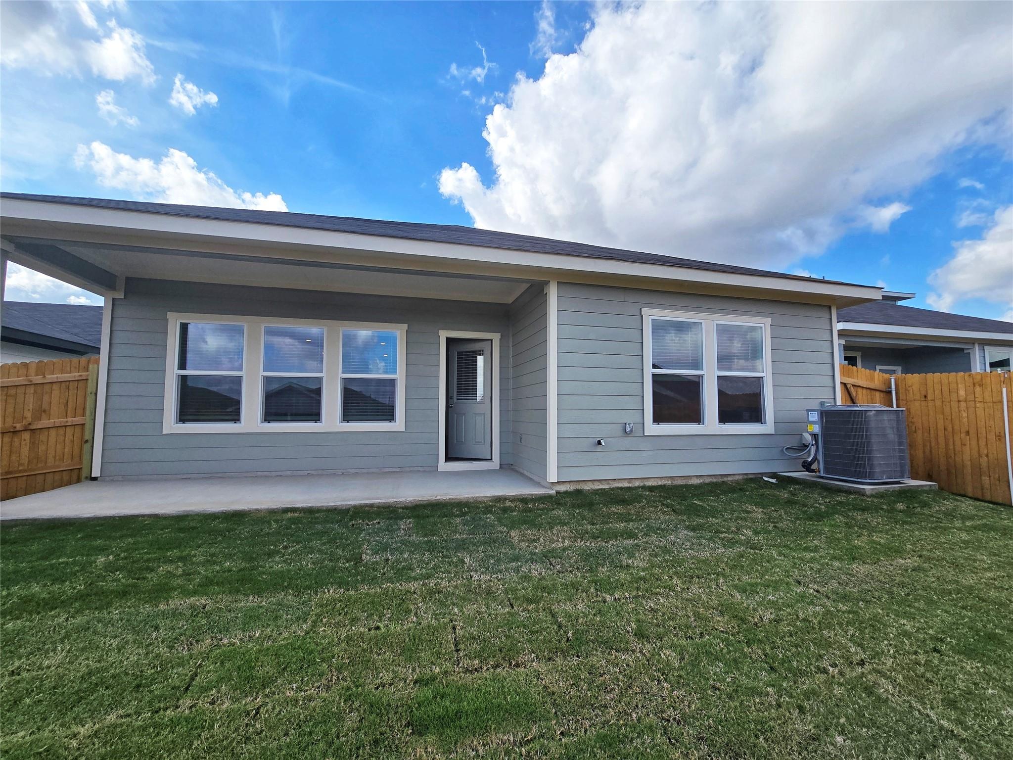 352 San Juan Trl, Bastrop, TX 78602