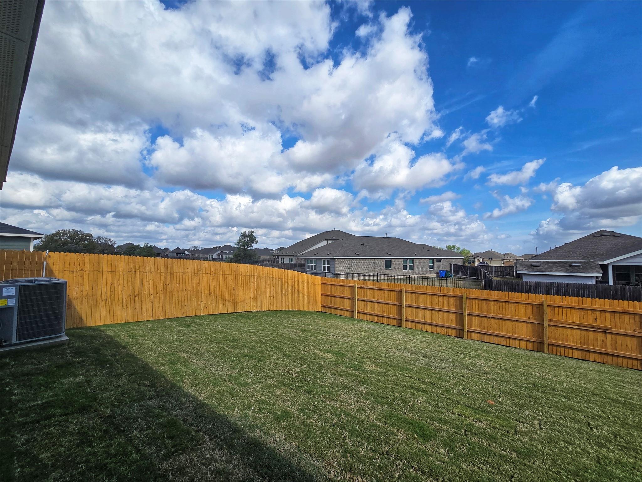 352 San Juan Trl, Bastrop, TX 78602
