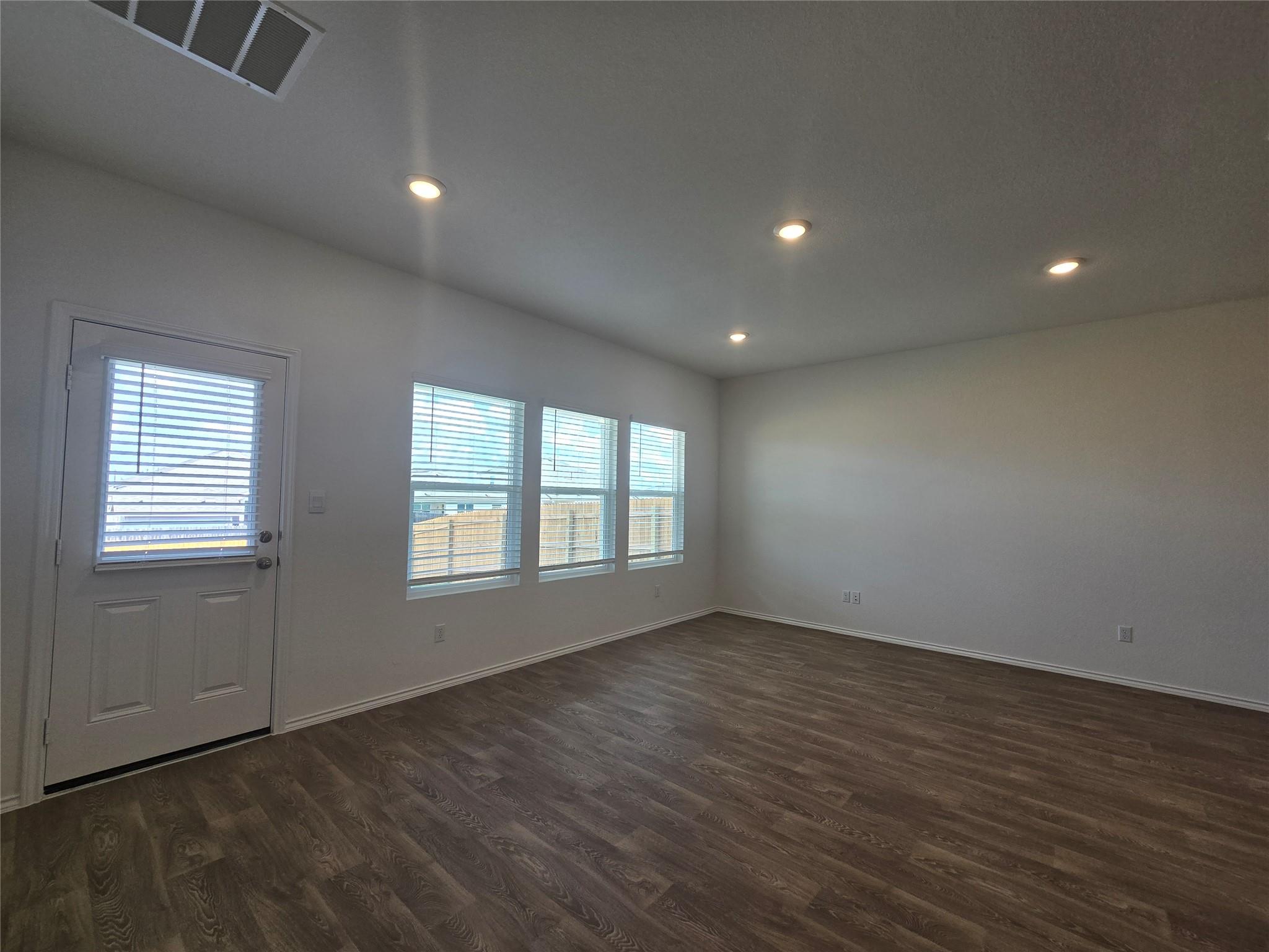 352 San Juan Trl, Bastrop, TX 78602