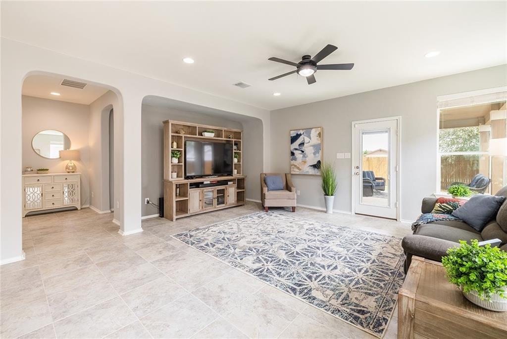 6133 MANTALCINO Dr, Round Rock, TX 78665