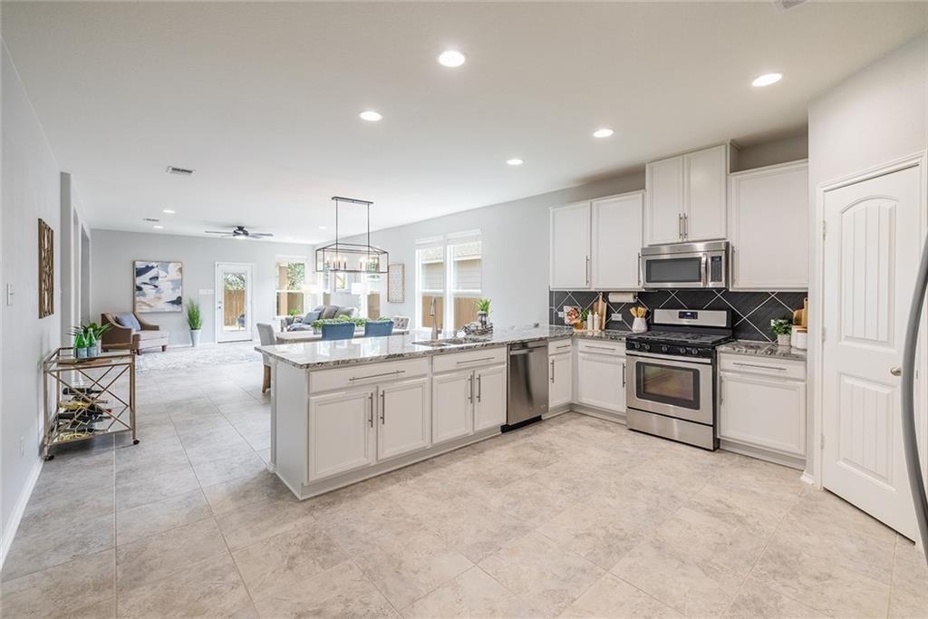 6133 MANTALCINO Dr, Round Rock, TX 78665