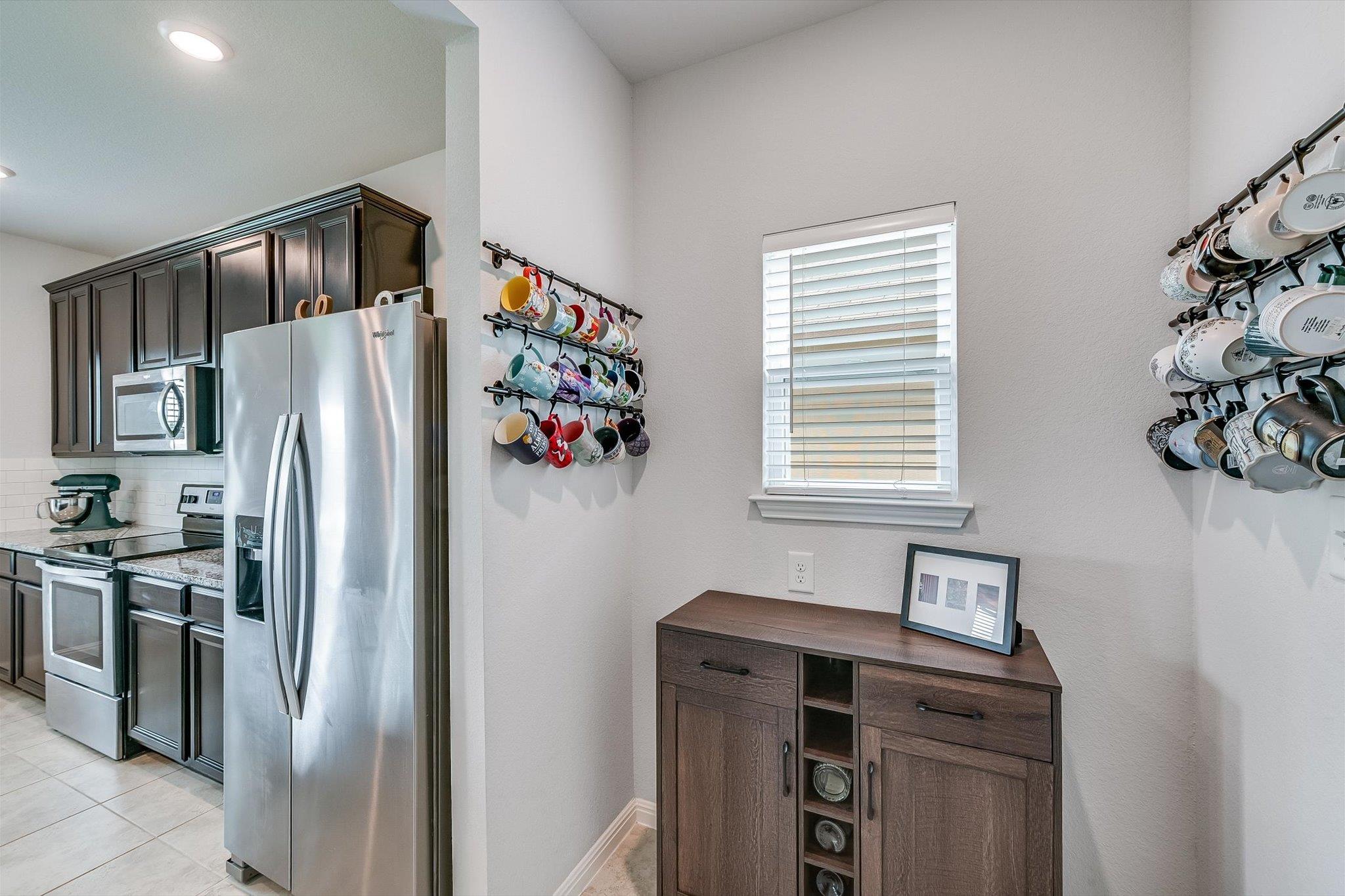 510 Mossy Rock Dr, Hutto, TX 78634