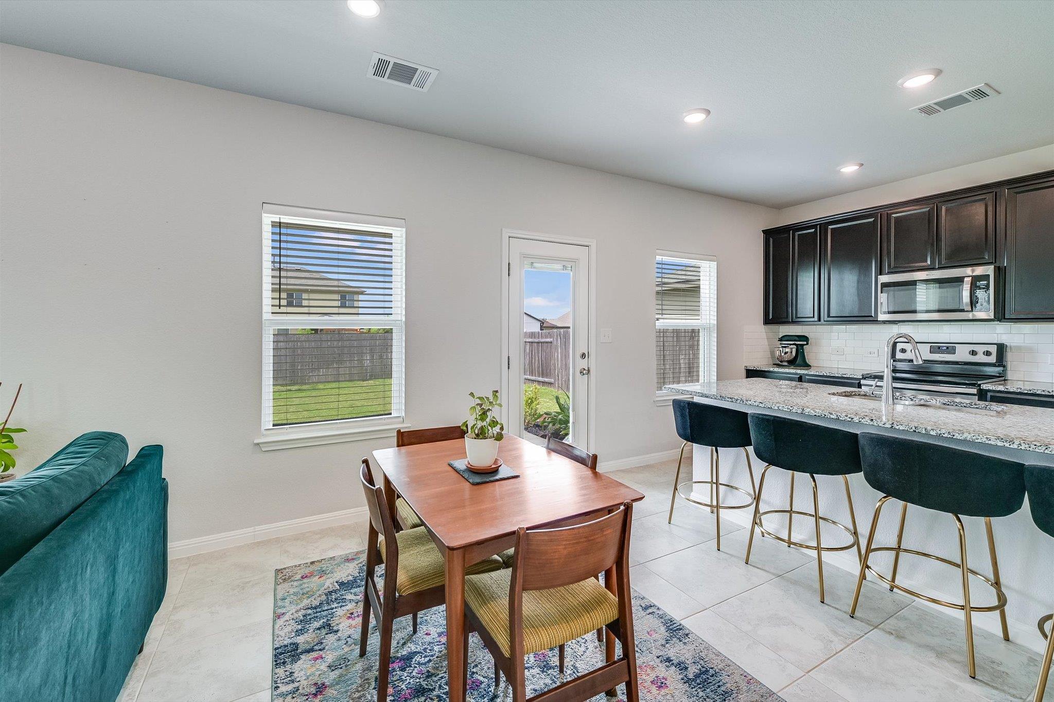 510 Mossy Rock Dr, Hutto, TX 78634