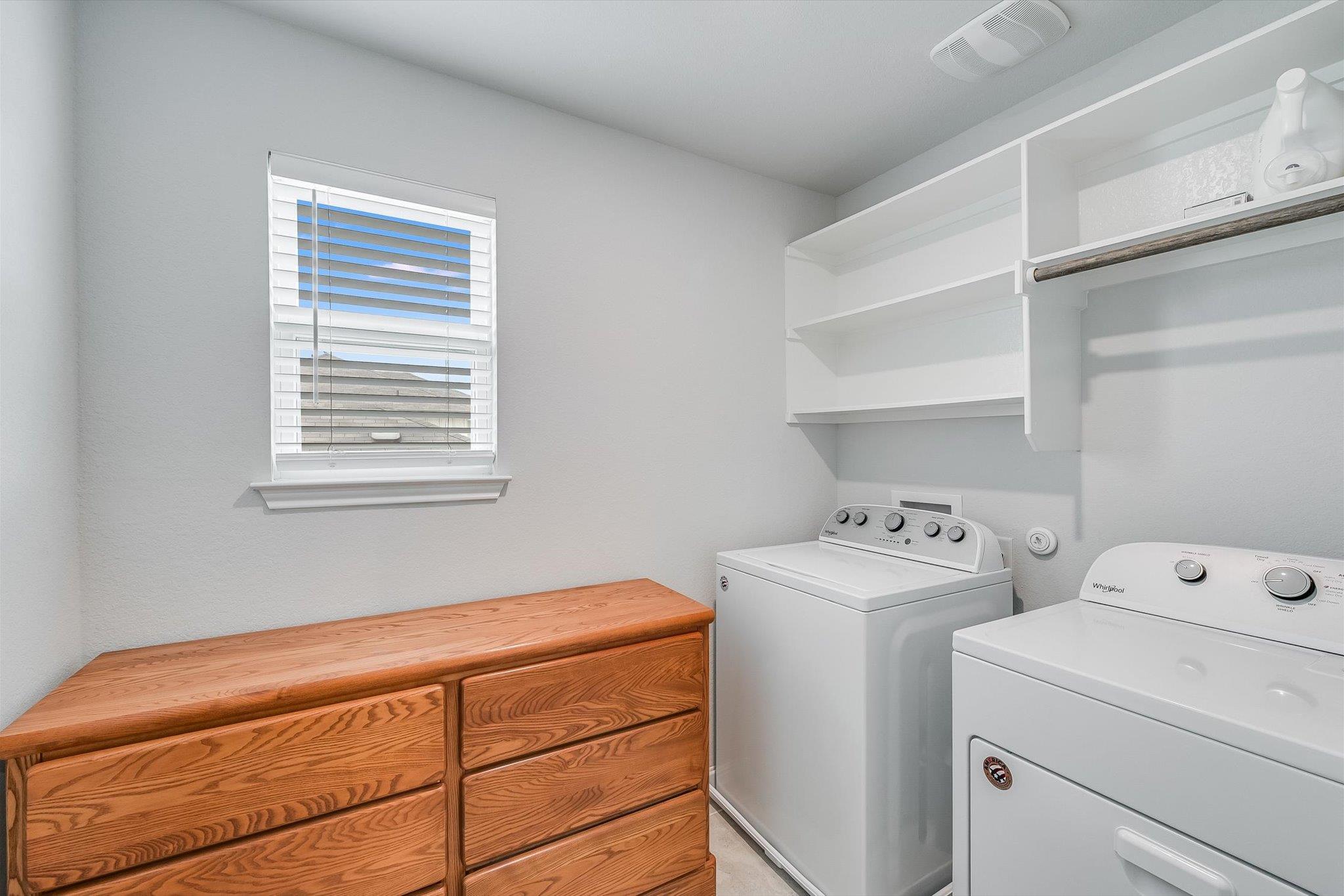 510 Mossy Rock Dr, Hutto, TX 78634