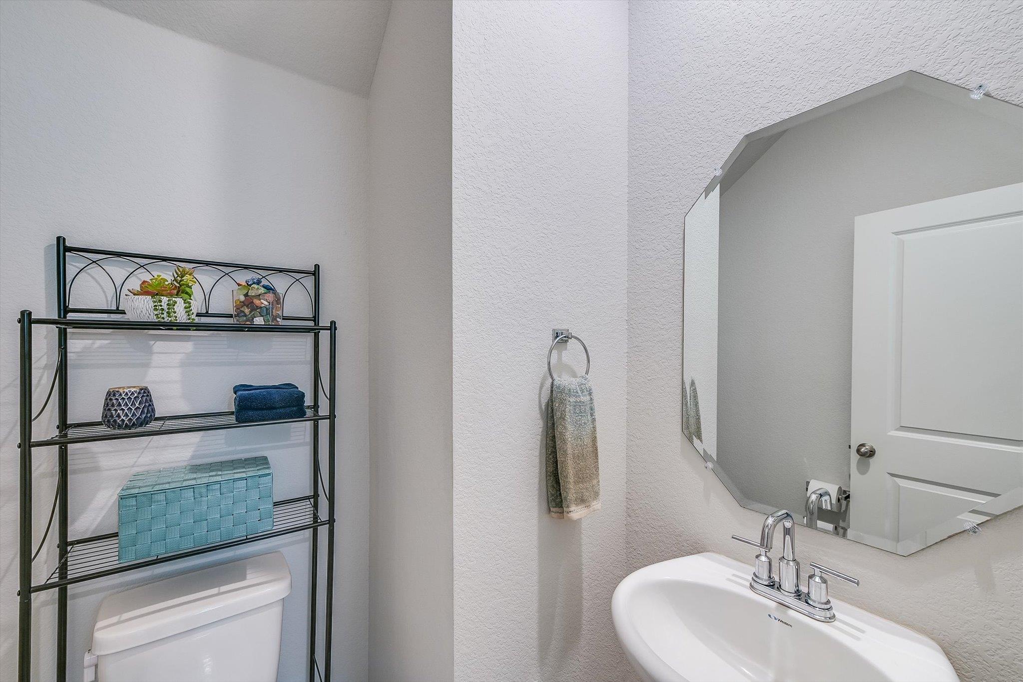 510 Mossy Rock Dr, Hutto, TX 78634