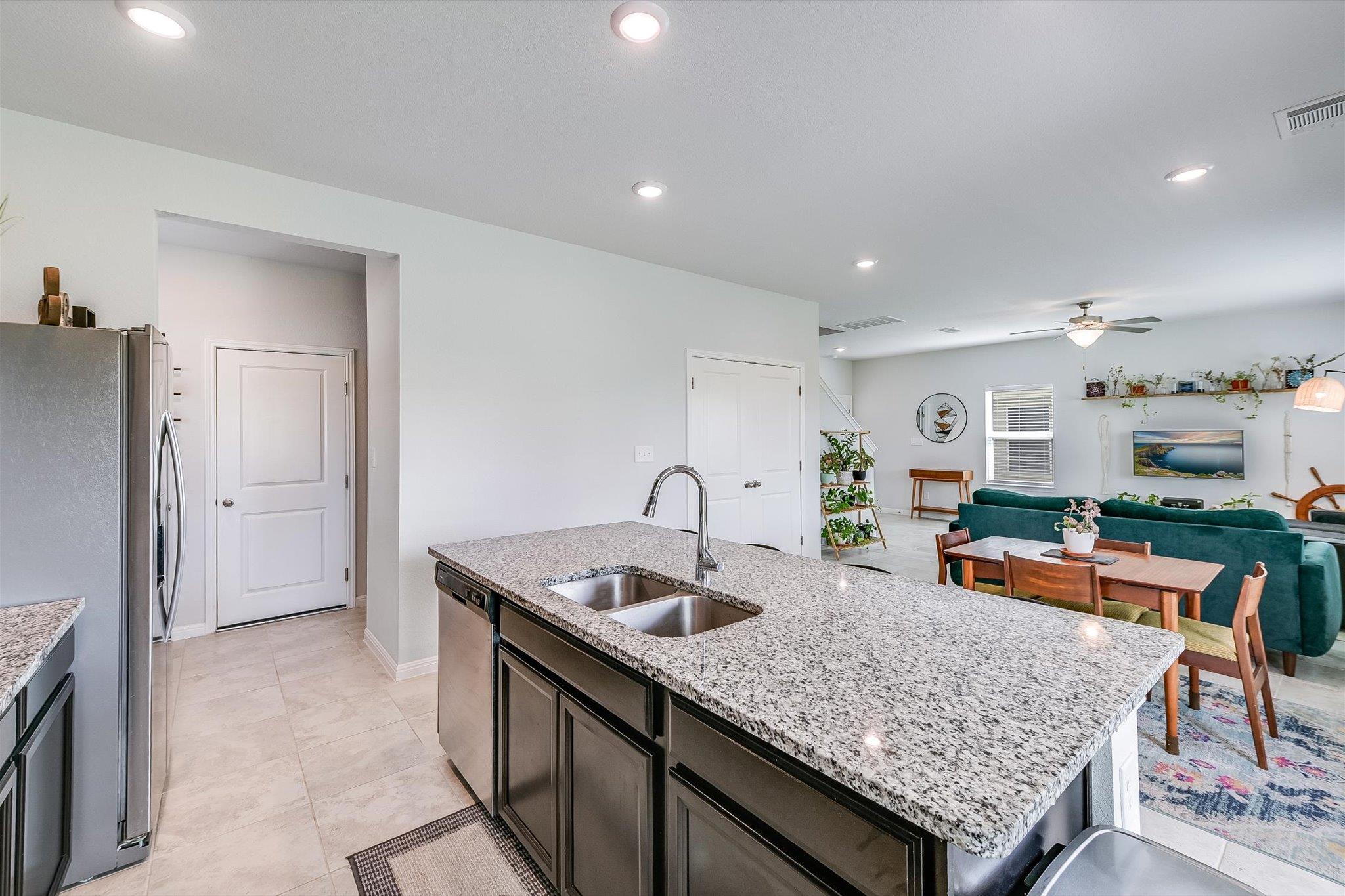 510 Mossy Rock Dr, Hutto, TX 78634