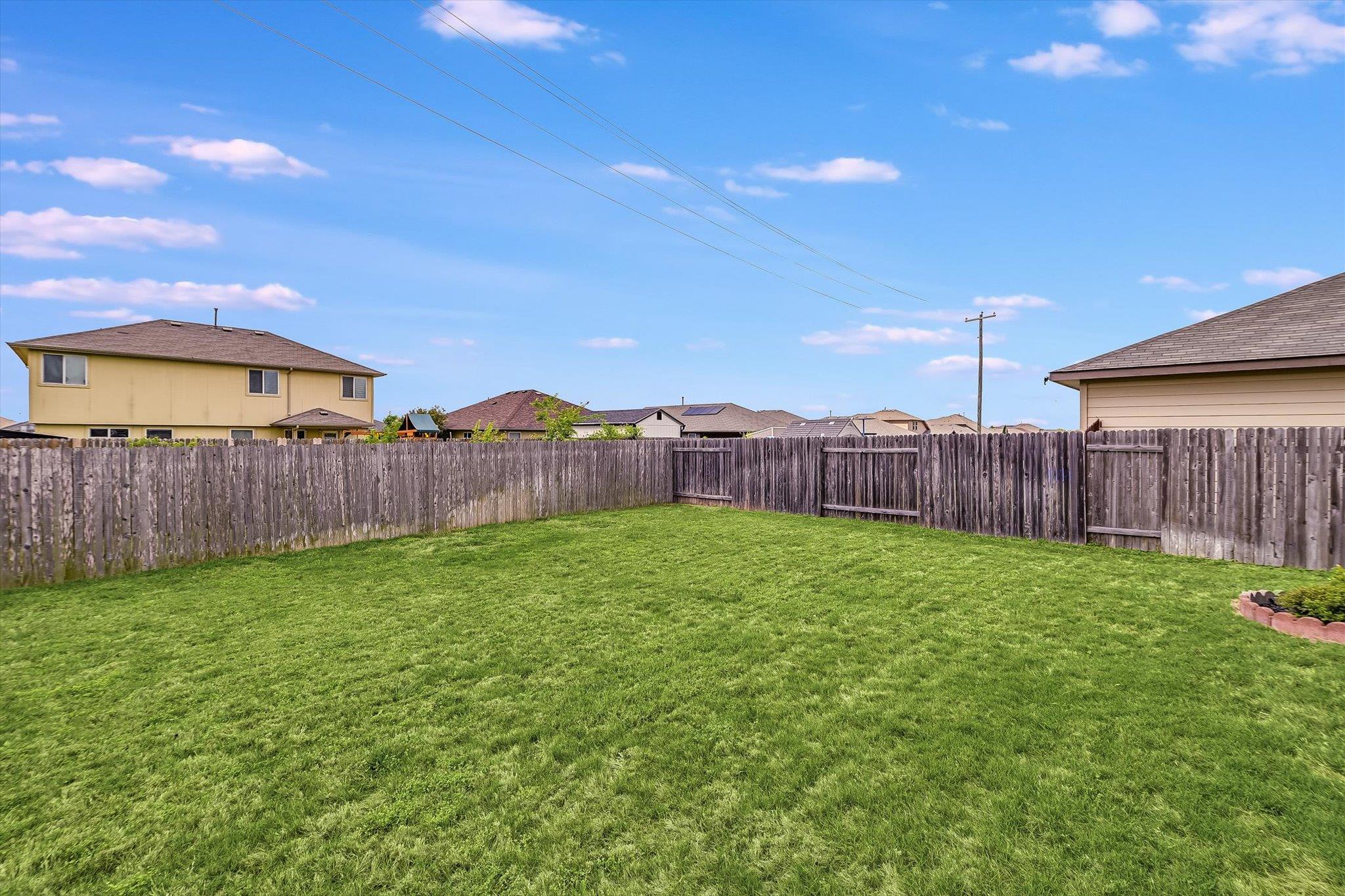 510 Mossy Rock Dr, Hutto, TX 78634