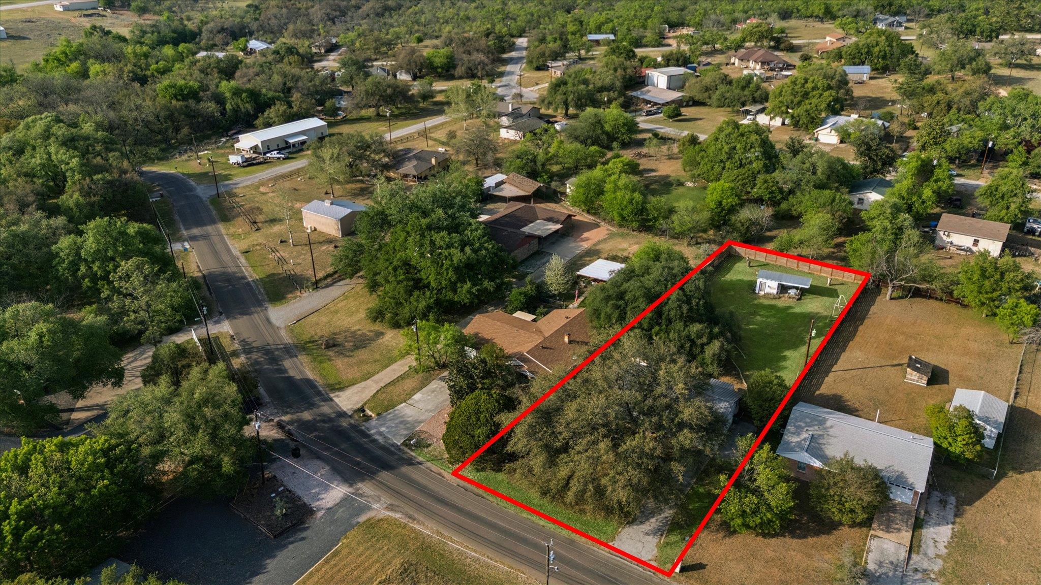 4247 River Oaks Dr, Kingsland, TX 78639