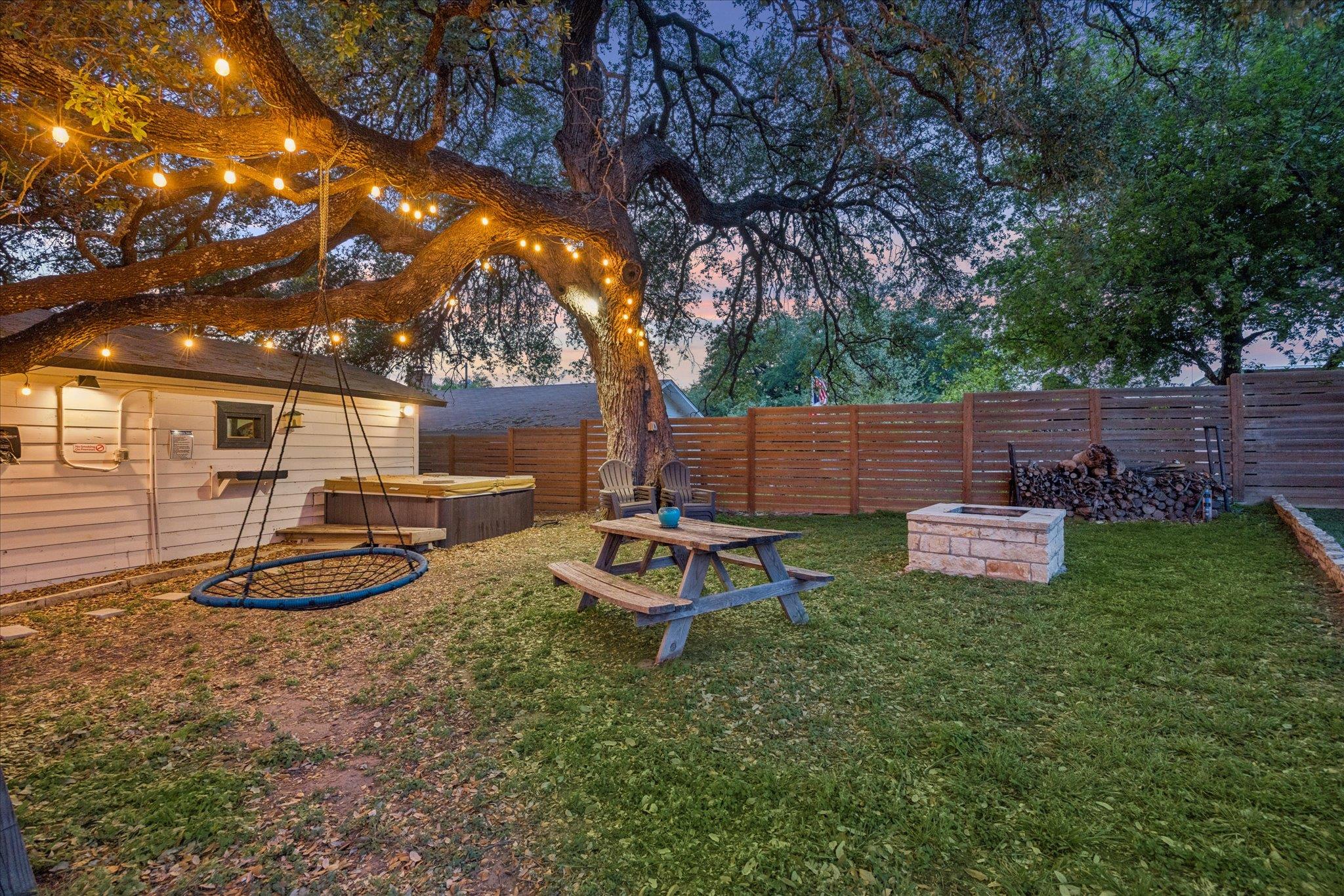 4247 River Oaks Dr, Kingsland, TX 78639