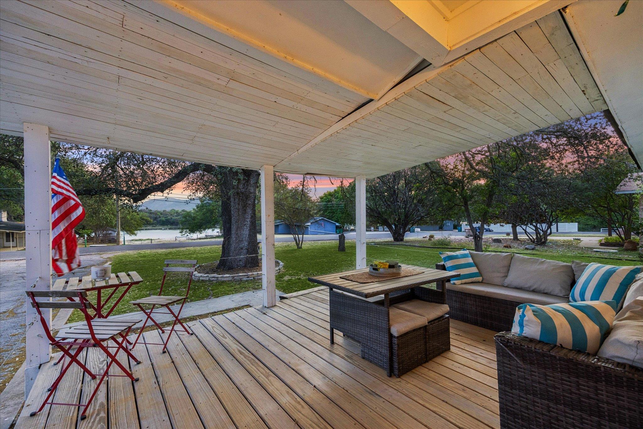 4247 River Oaks Dr, Kingsland, TX 78639