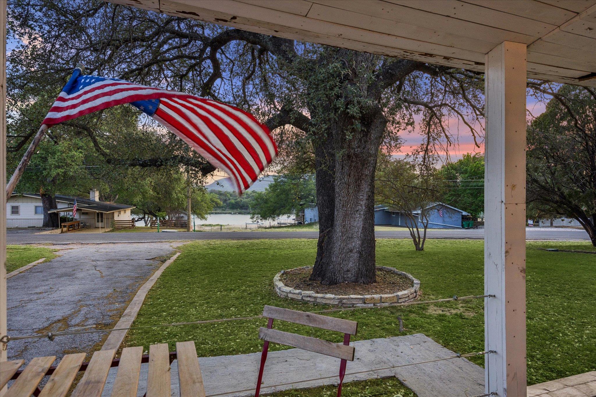 4247 River Oaks Dr, Kingsland, TX 78639