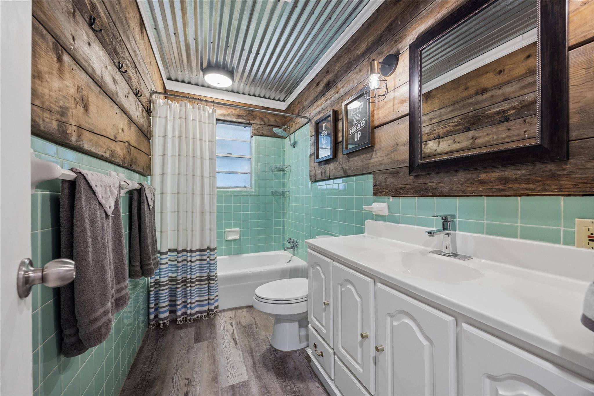 4247 River Oaks Dr, Kingsland, TX 78639