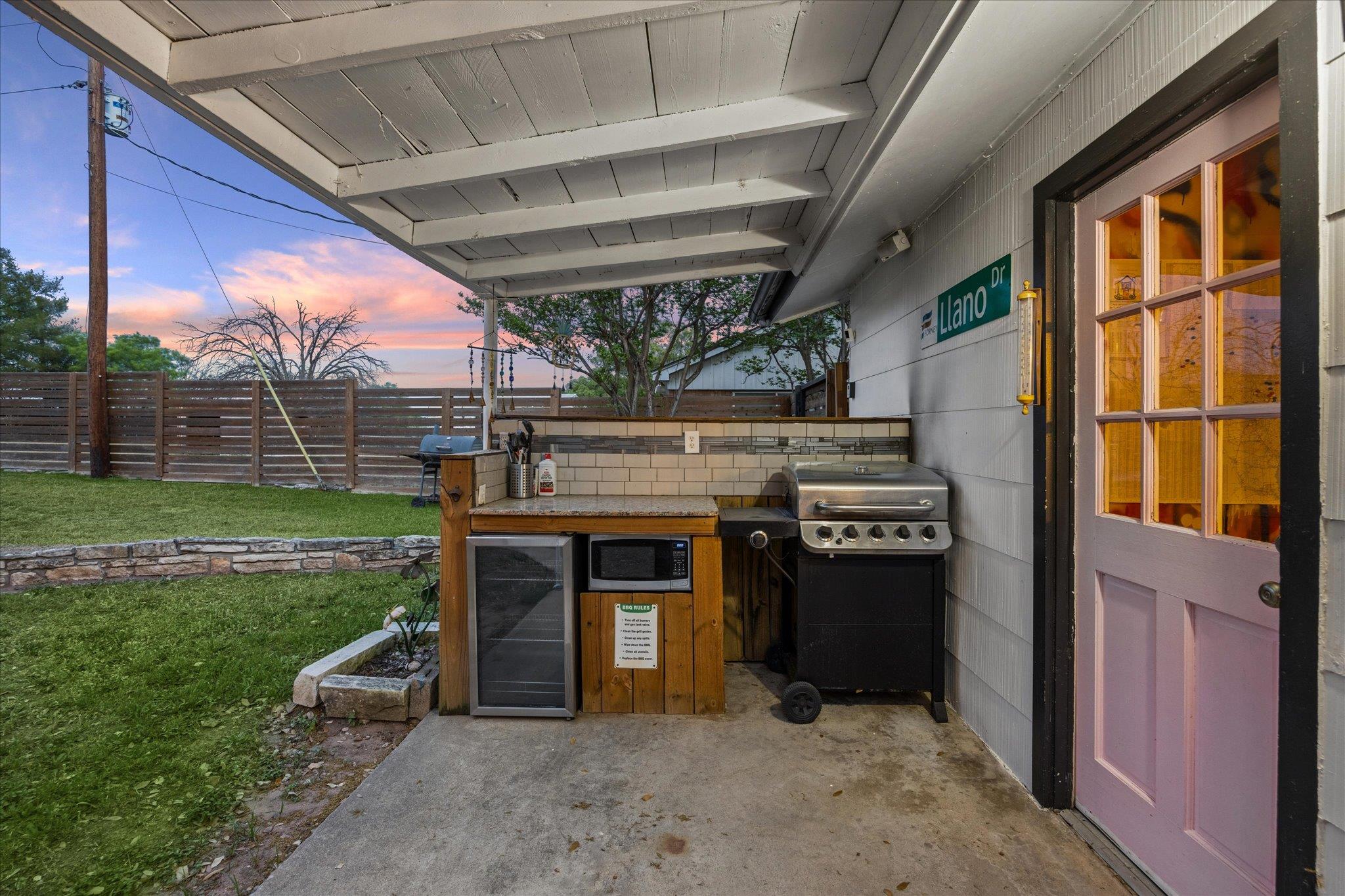 4247 River Oaks Dr, Kingsland, TX 78639