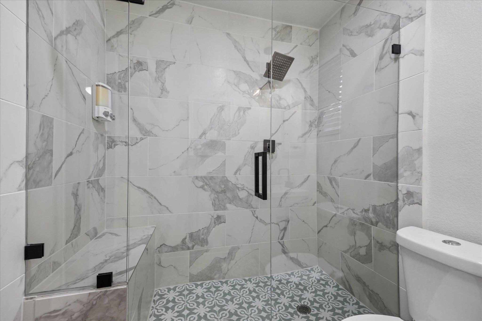 4247 River Oaks Dr, Kingsland, TX 78639