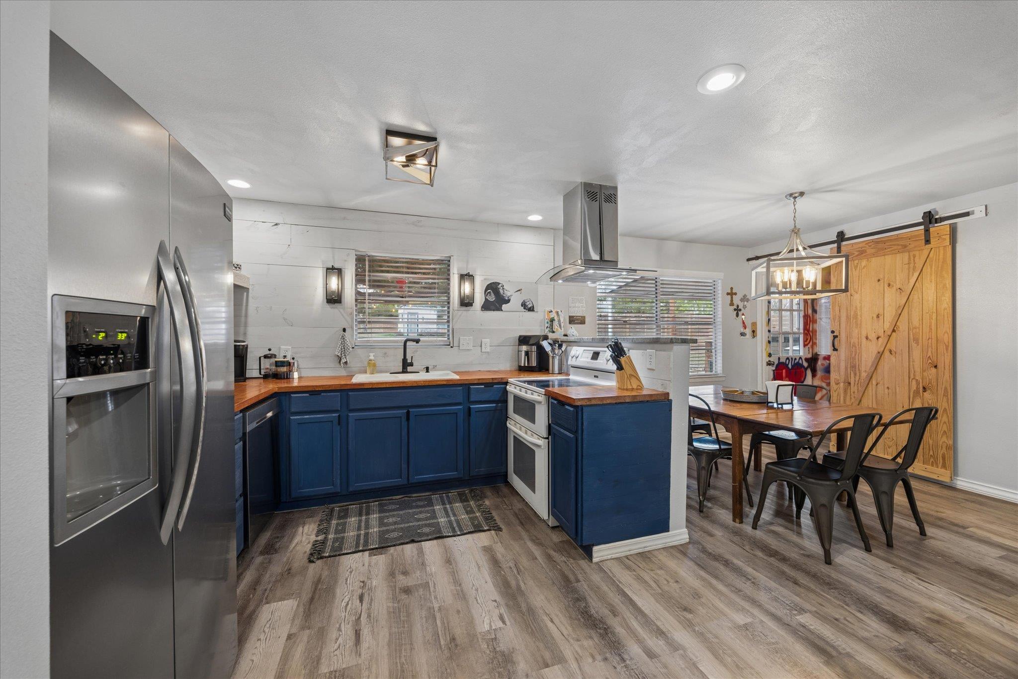 4247 River Oaks Dr, Kingsland, TX 78639