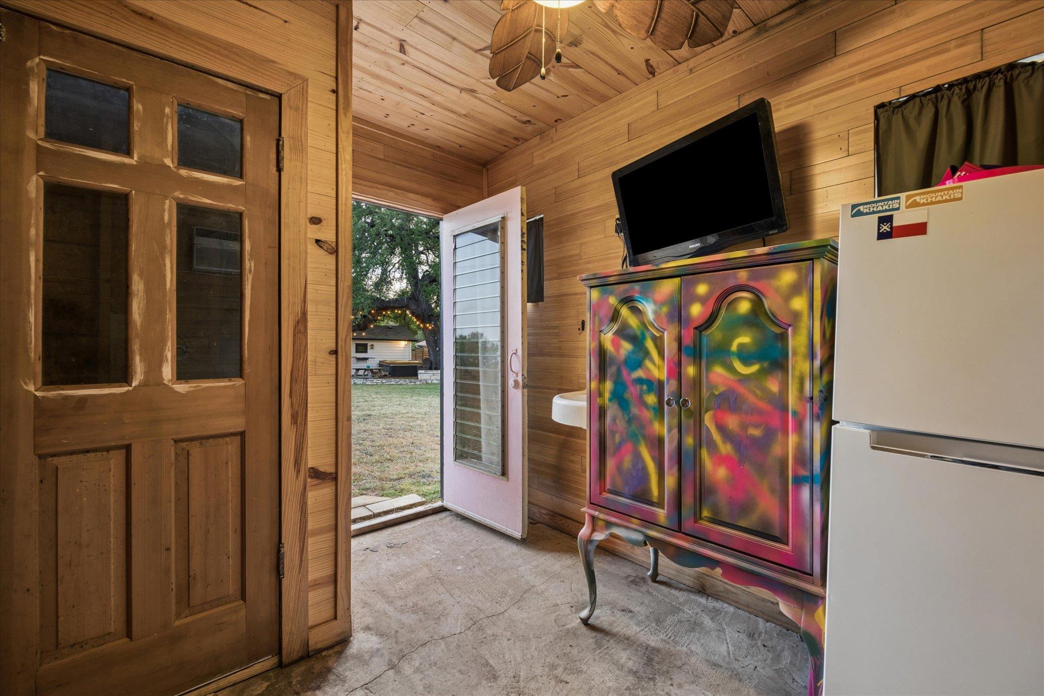 4247 River Oaks Dr, Kingsland, TX 78639