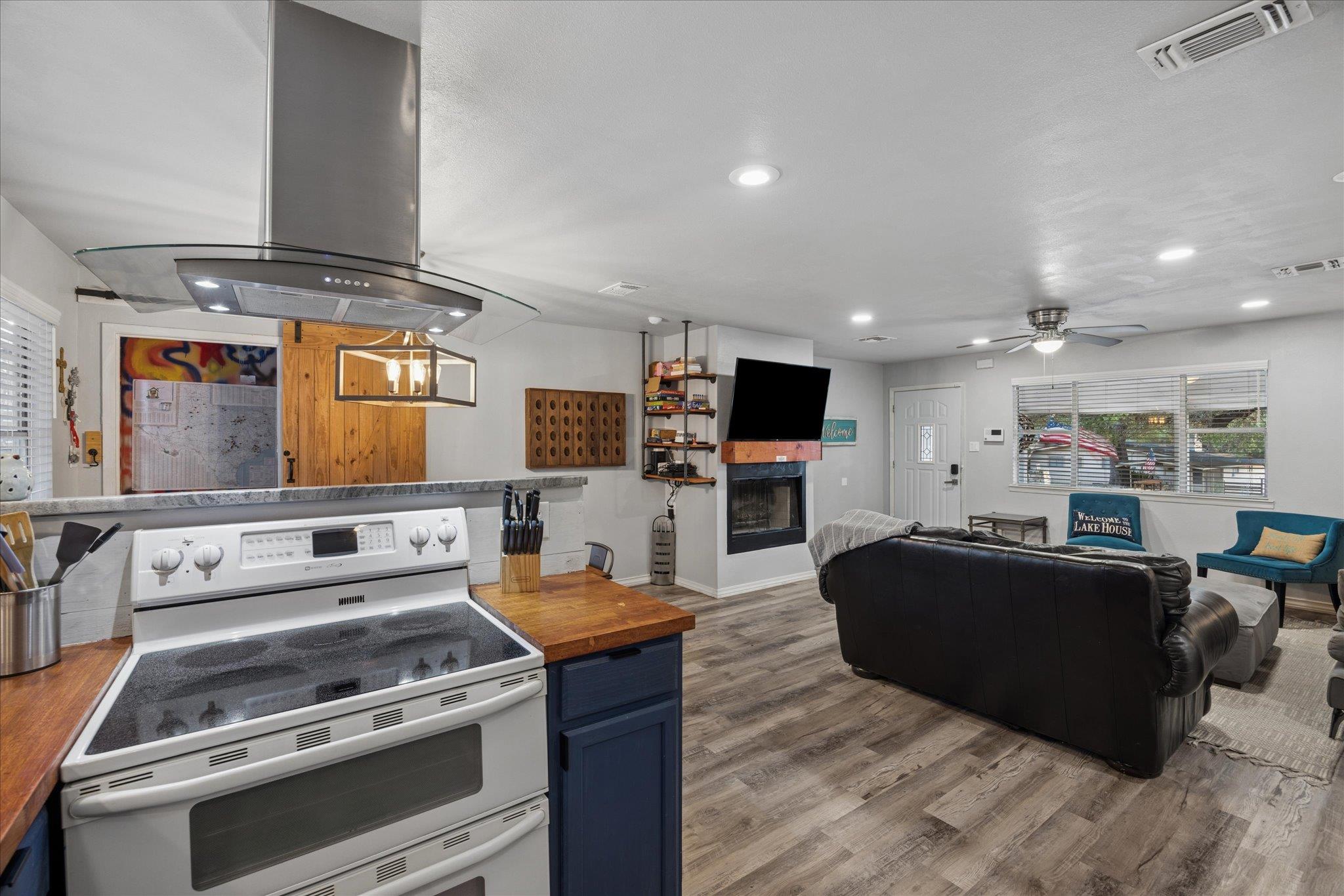 4247 River Oaks Dr, Kingsland, TX 78639