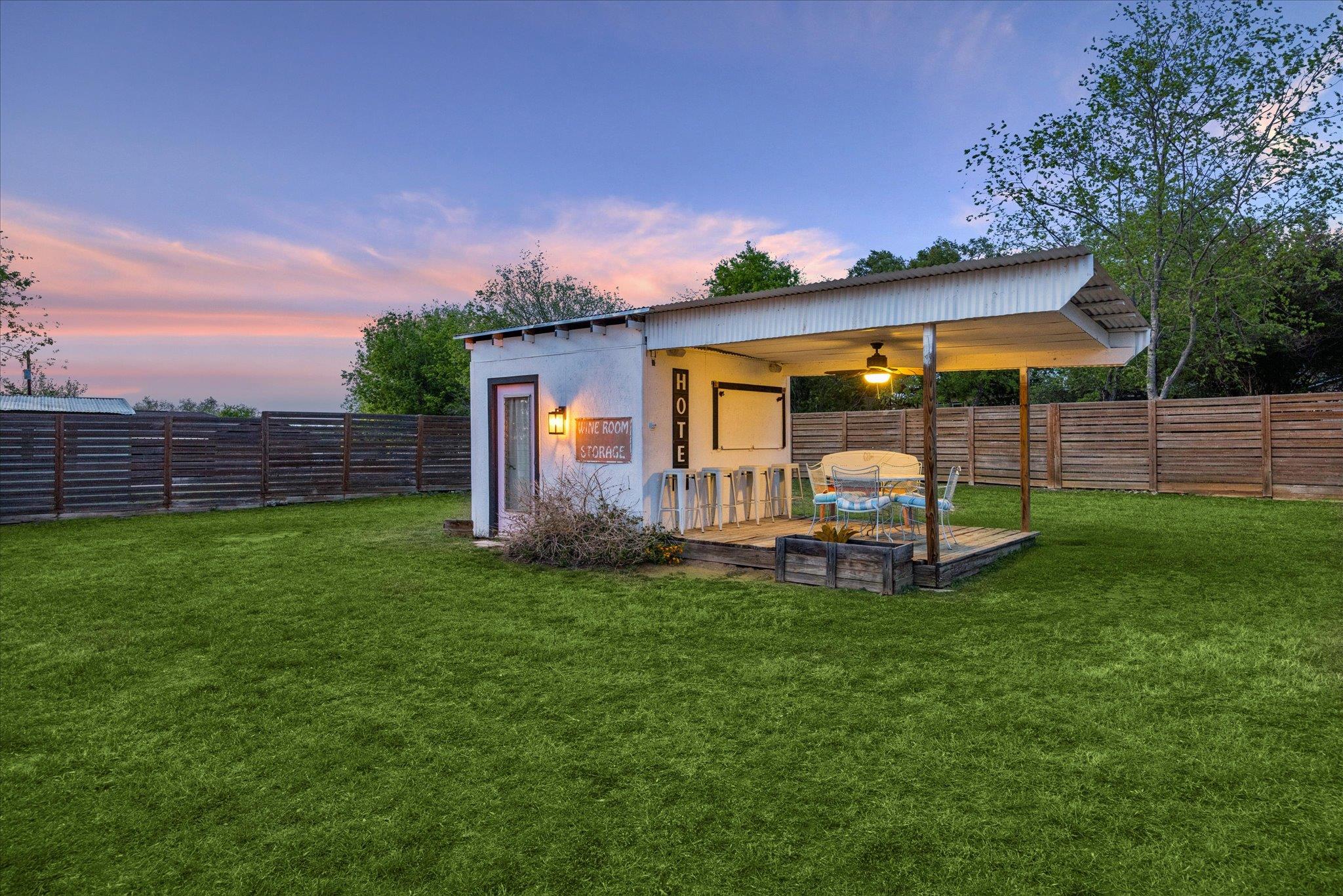 4247 River Oaks Dr, Kingsland, TX 78639