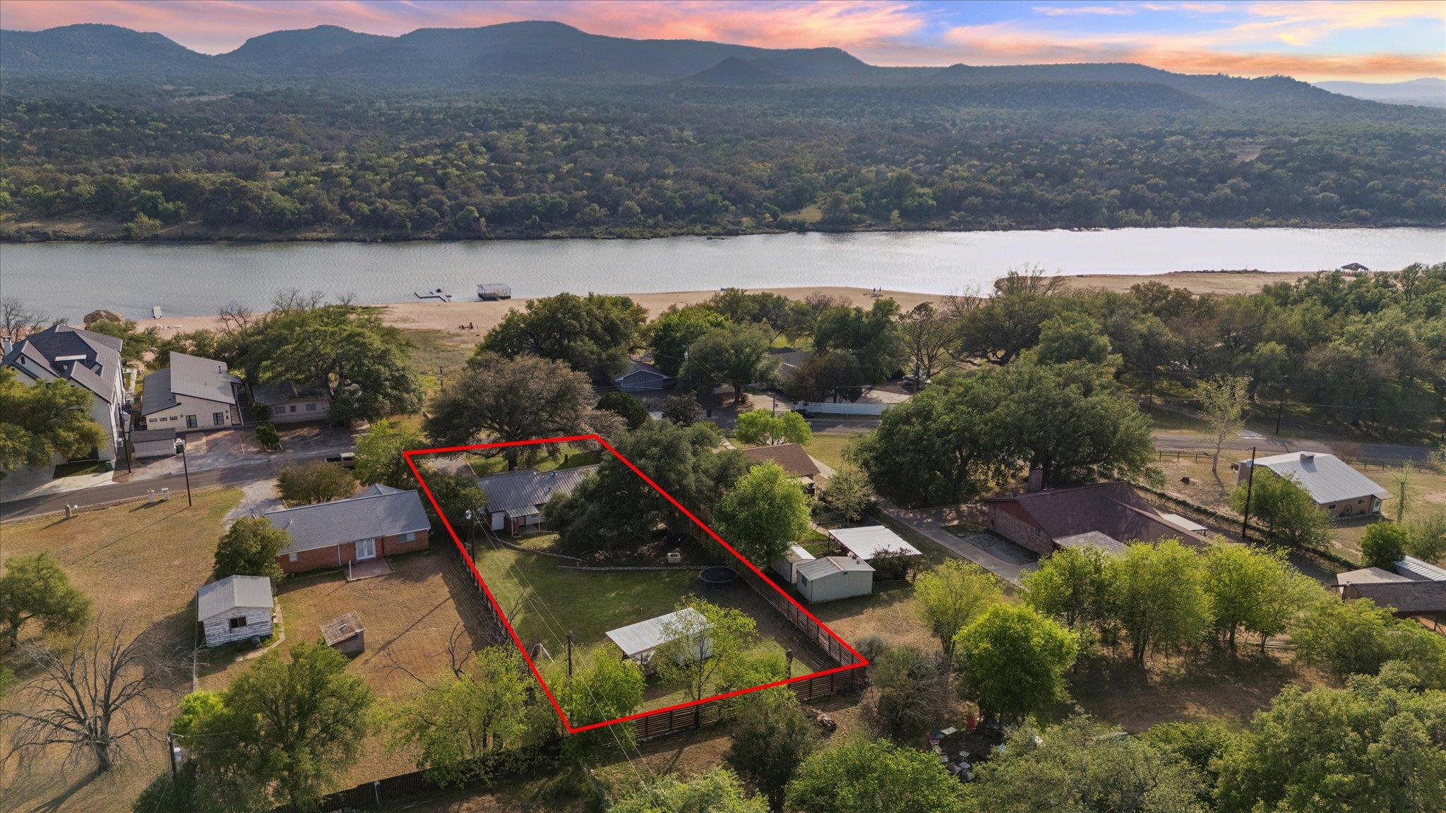 4247 River Oaks Dr, Kingsland, TX 78639